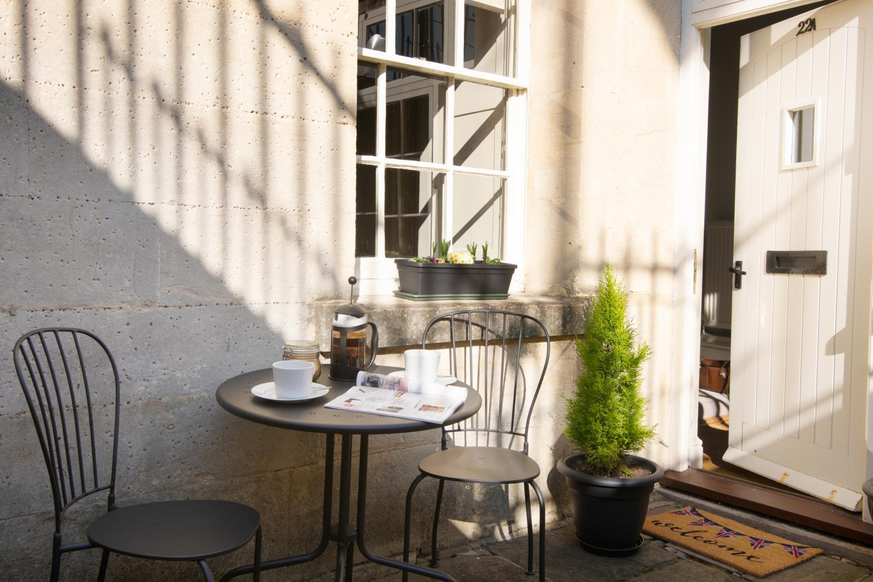 Stunning Royal Crescent Apartment with 3 Bedrooms