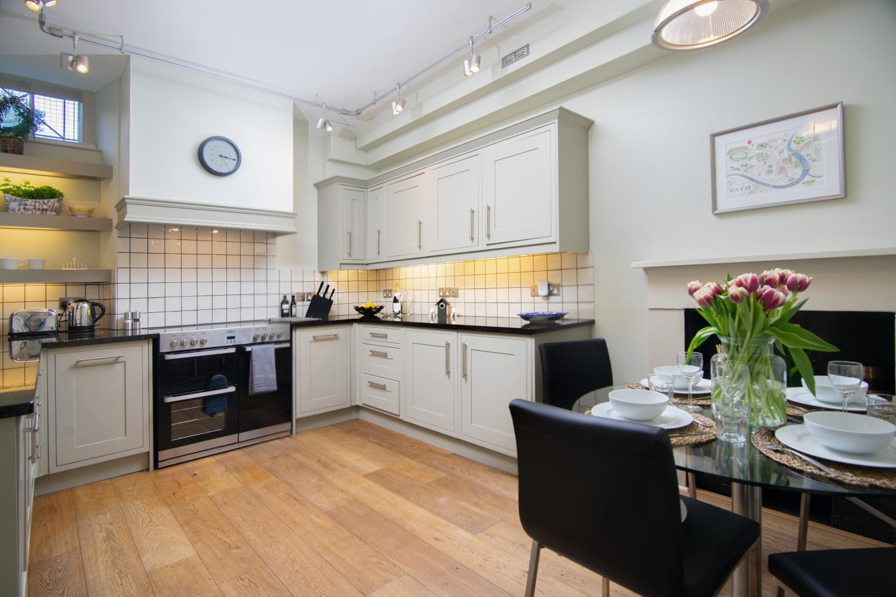 Stunning Royal Crescent Apartment with 3 Bedrooms