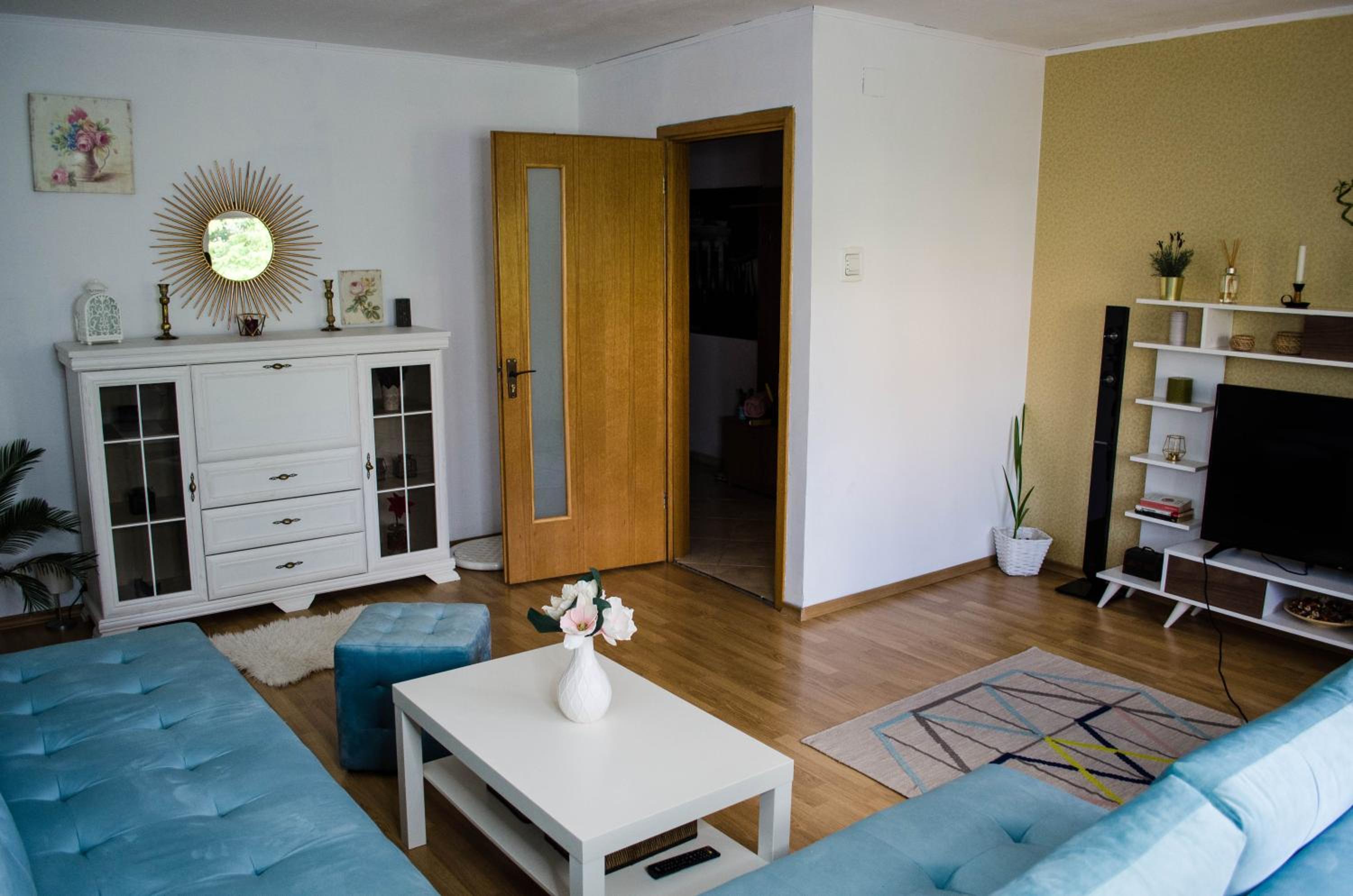 Collosal Apartment with Garden view 4