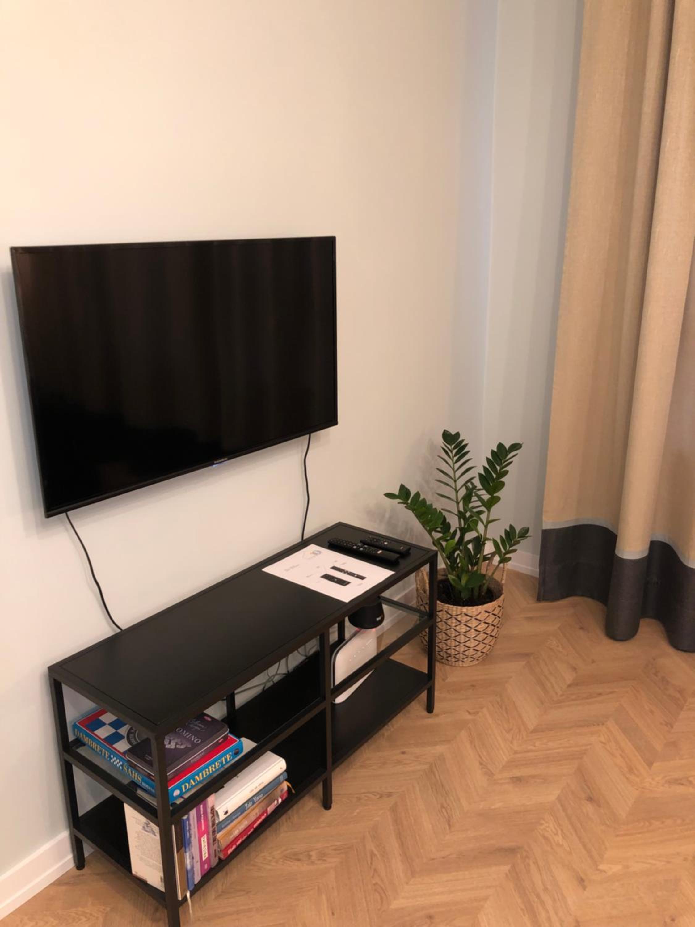 ROOM 10 view 5