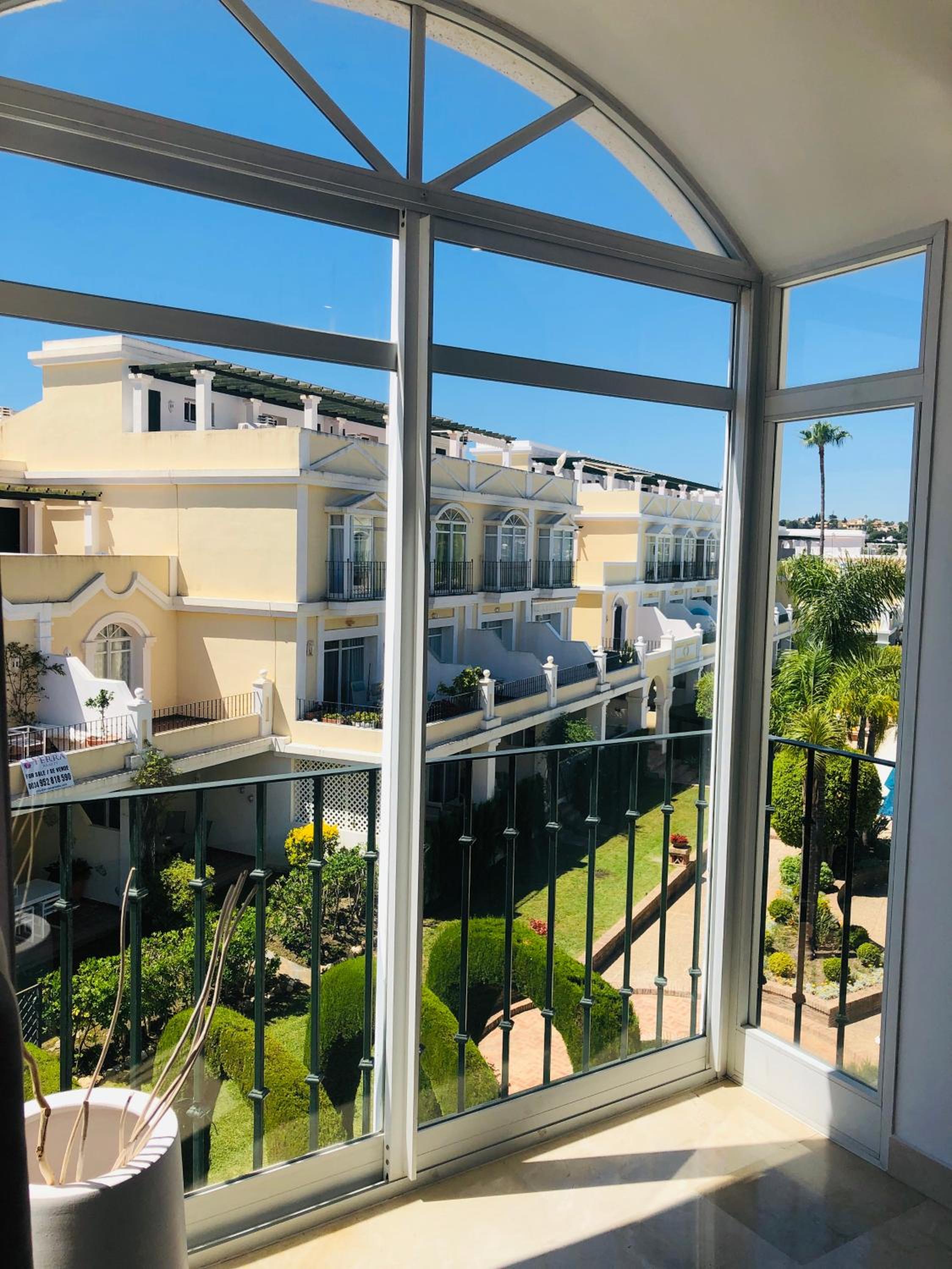 Marbella Vacations - Luxury Duplex in Aloha Gardens close to Puerto Banus - Property Image 2
