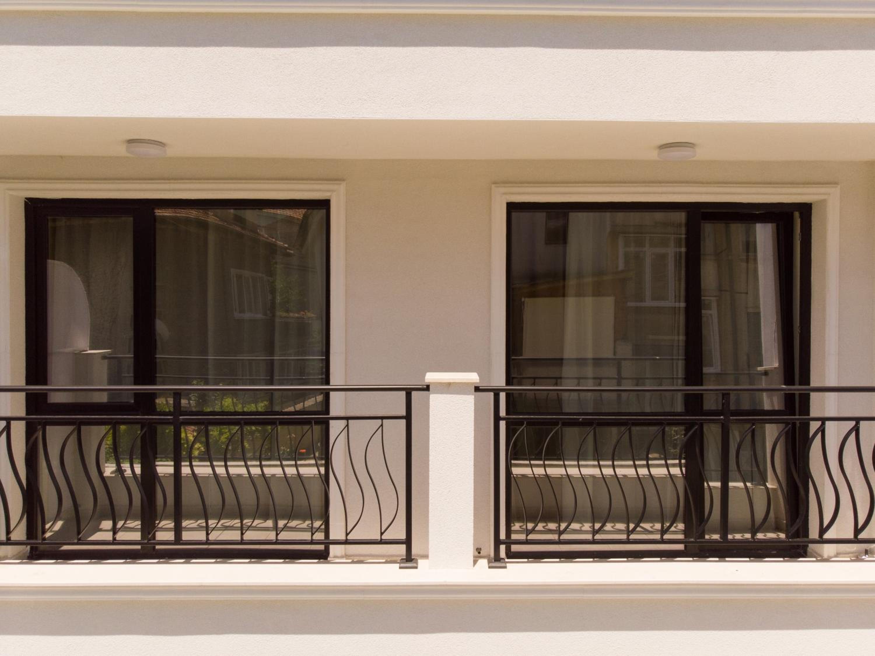 La Familia Apartments
