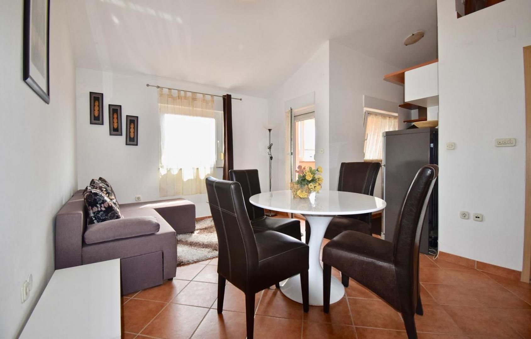 Comfortable apartment near the Hidrobaza beach view 4