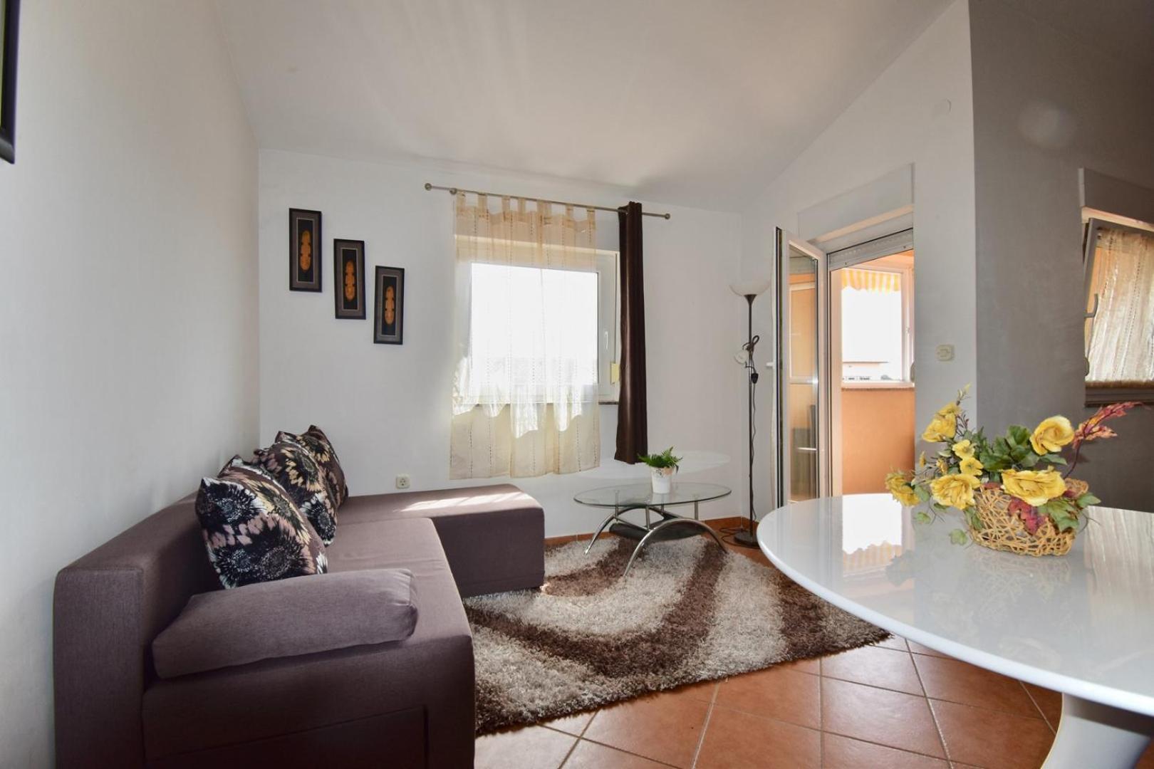 Comfortable apartment near the Hidrobaza beach view 2
