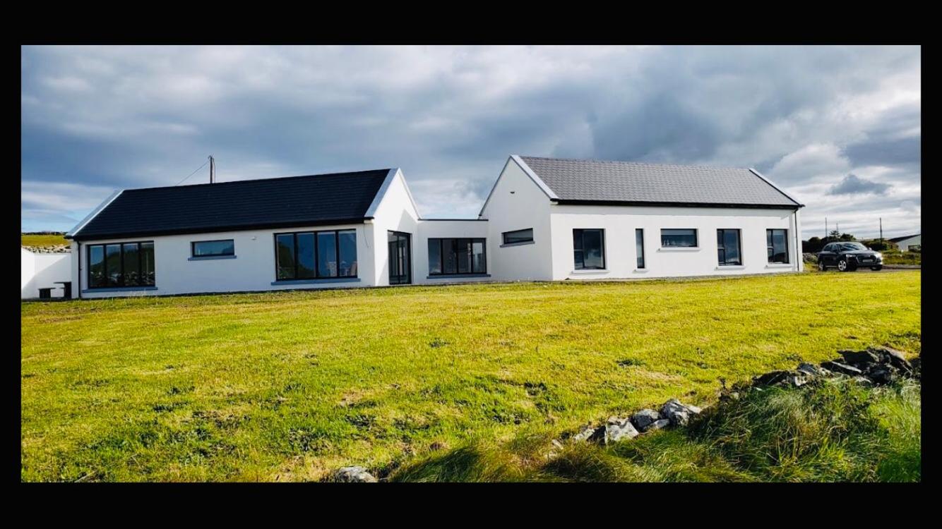 Spectacular ocean views & minutes to Cliffs- Clahane Shore Lodge