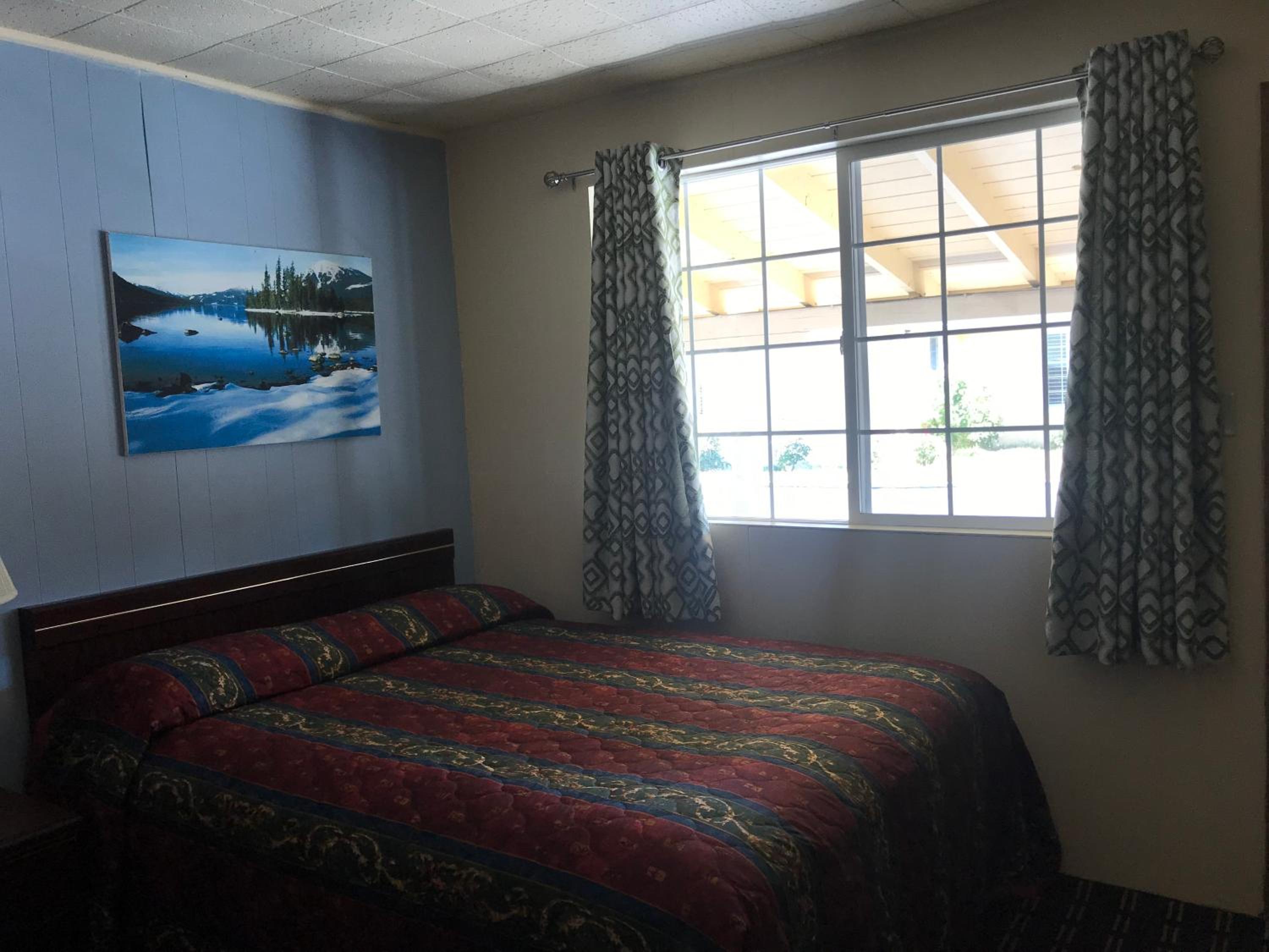 Edgewood Motel view 4