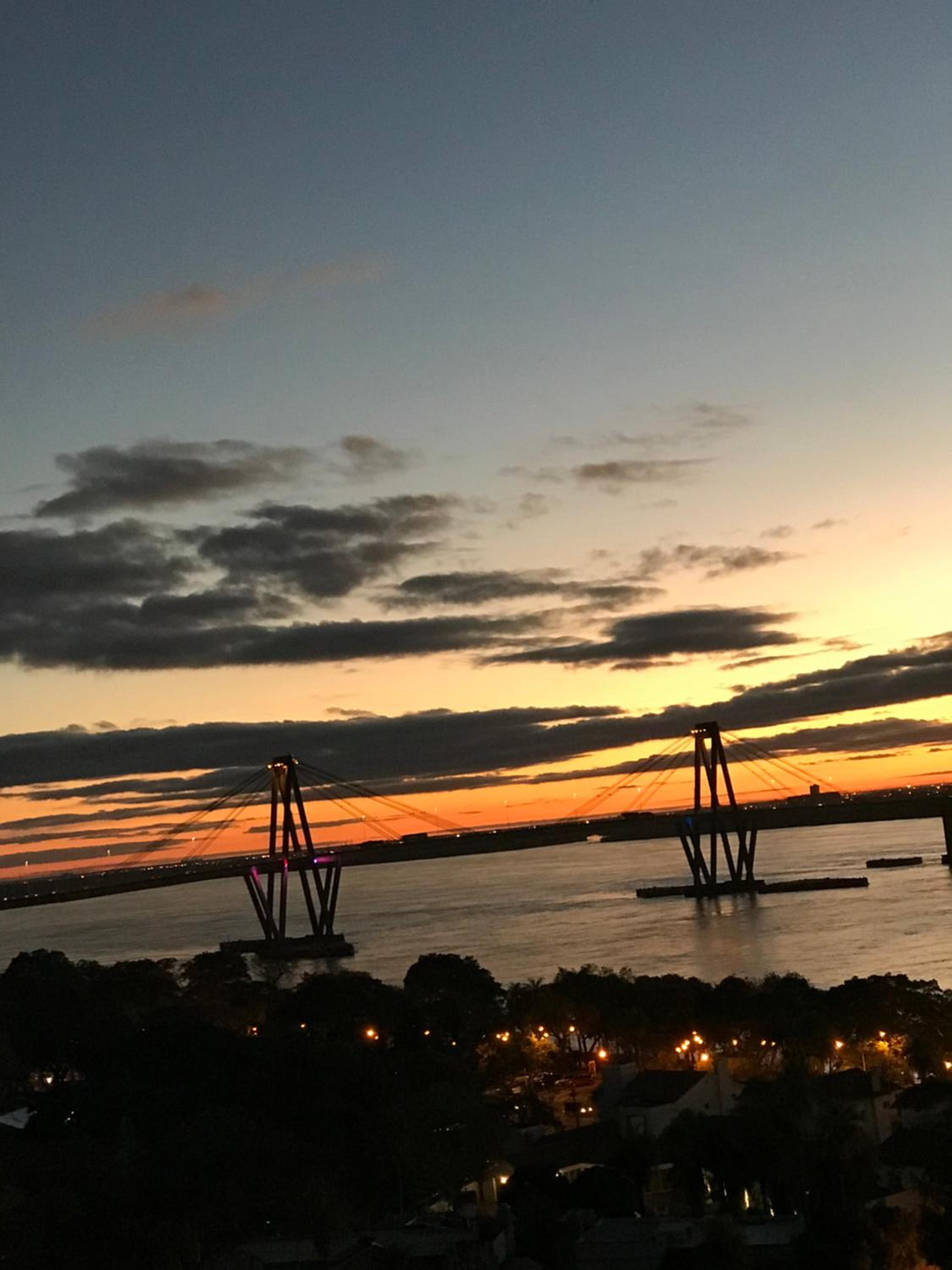 Departamento 2 ambientes sobre el río Paraná Con Cochera