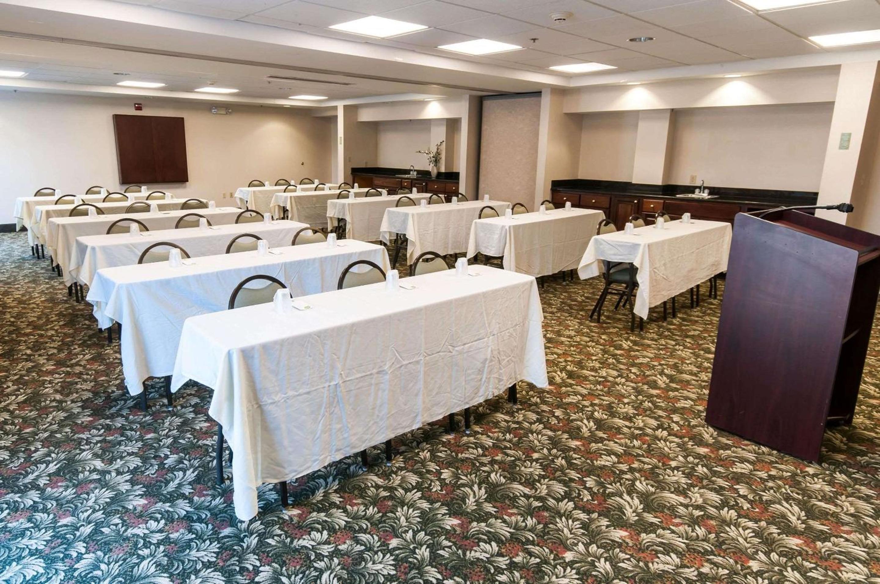 Mount Pocono Vacations - Comfort Inn  Suites Mount Pocono - Property Image 2