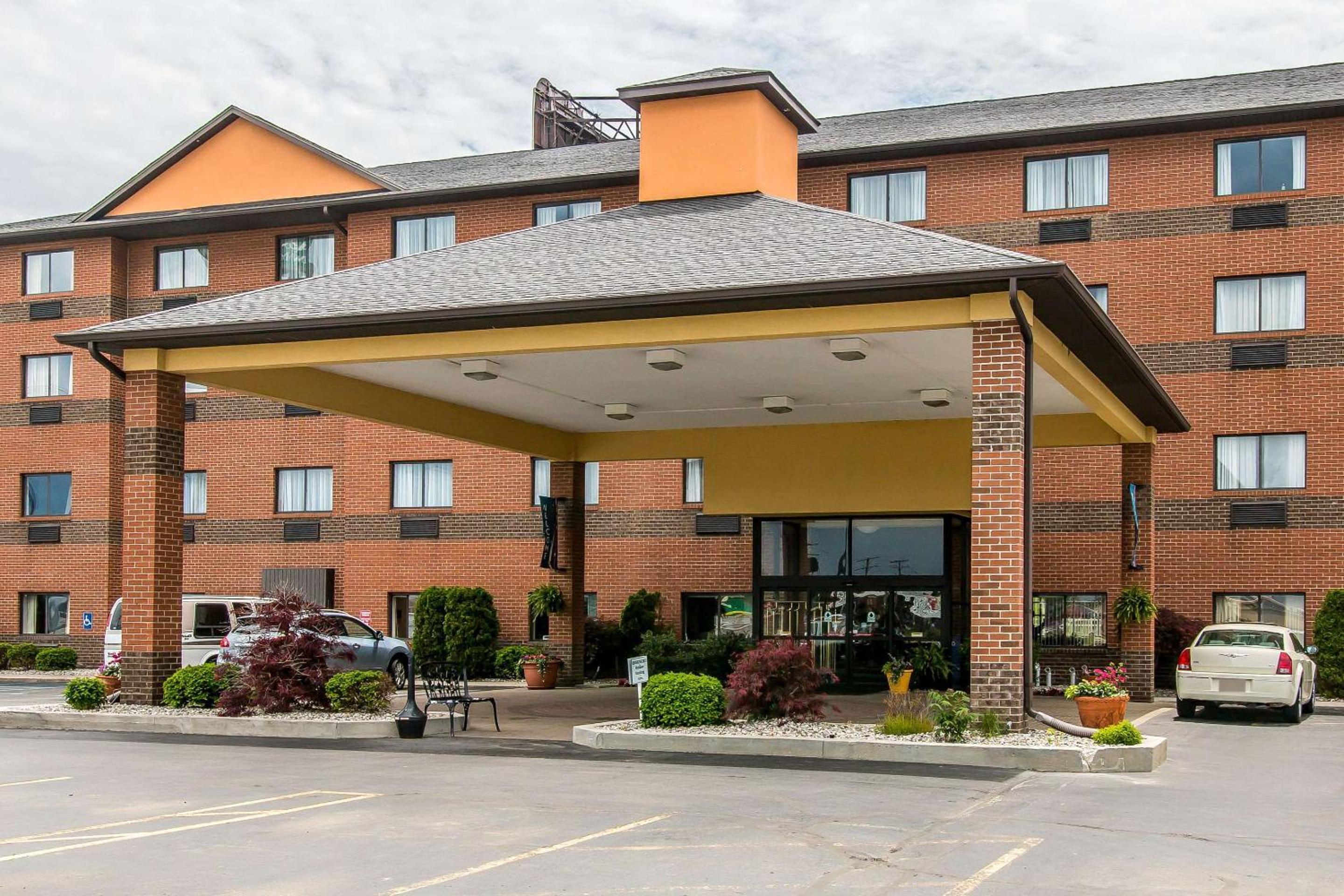 Port Huron Vacations - Comfort Inn - Property Image 1