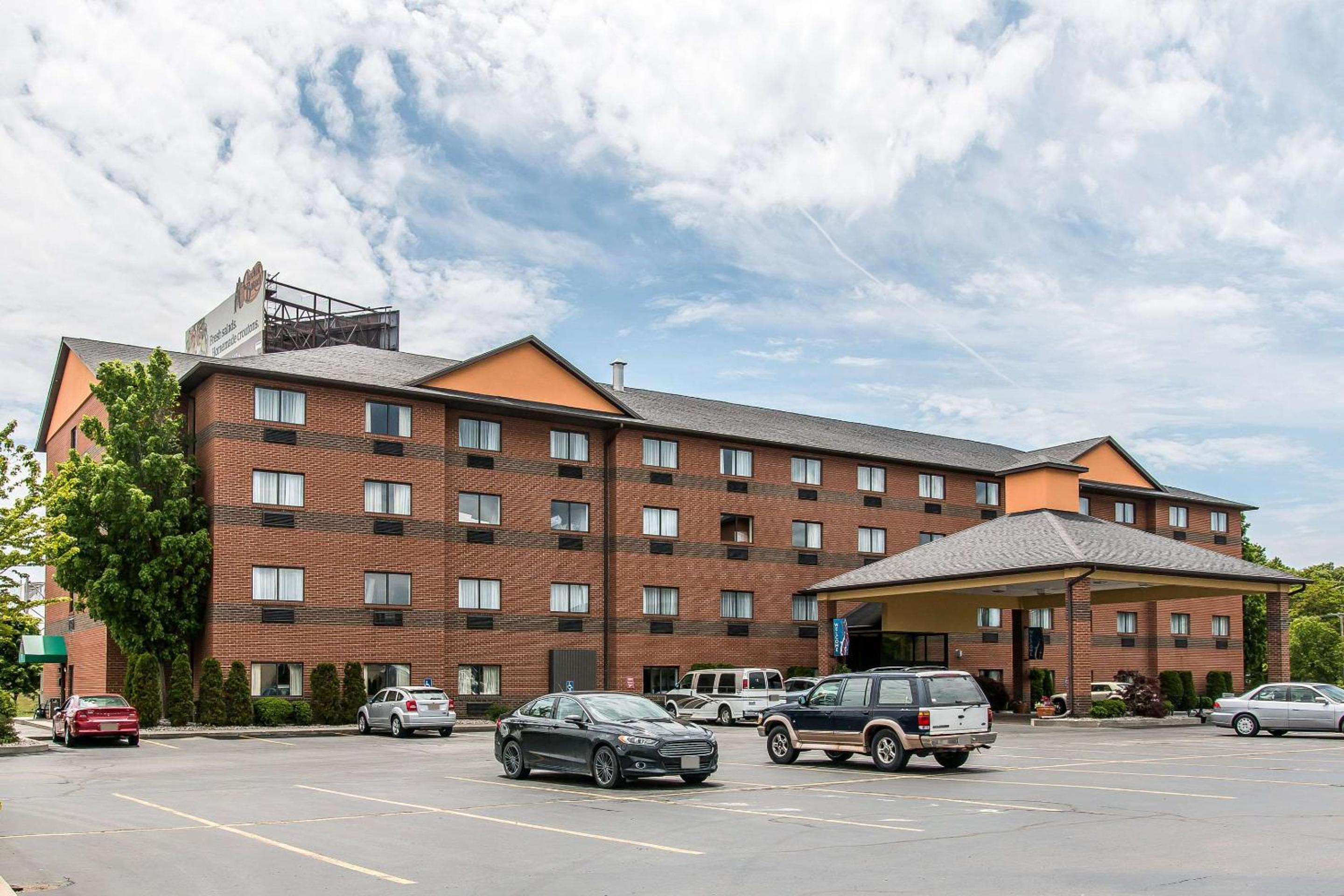 Port Huron Vacations - Comfort Inn - Property Image 2