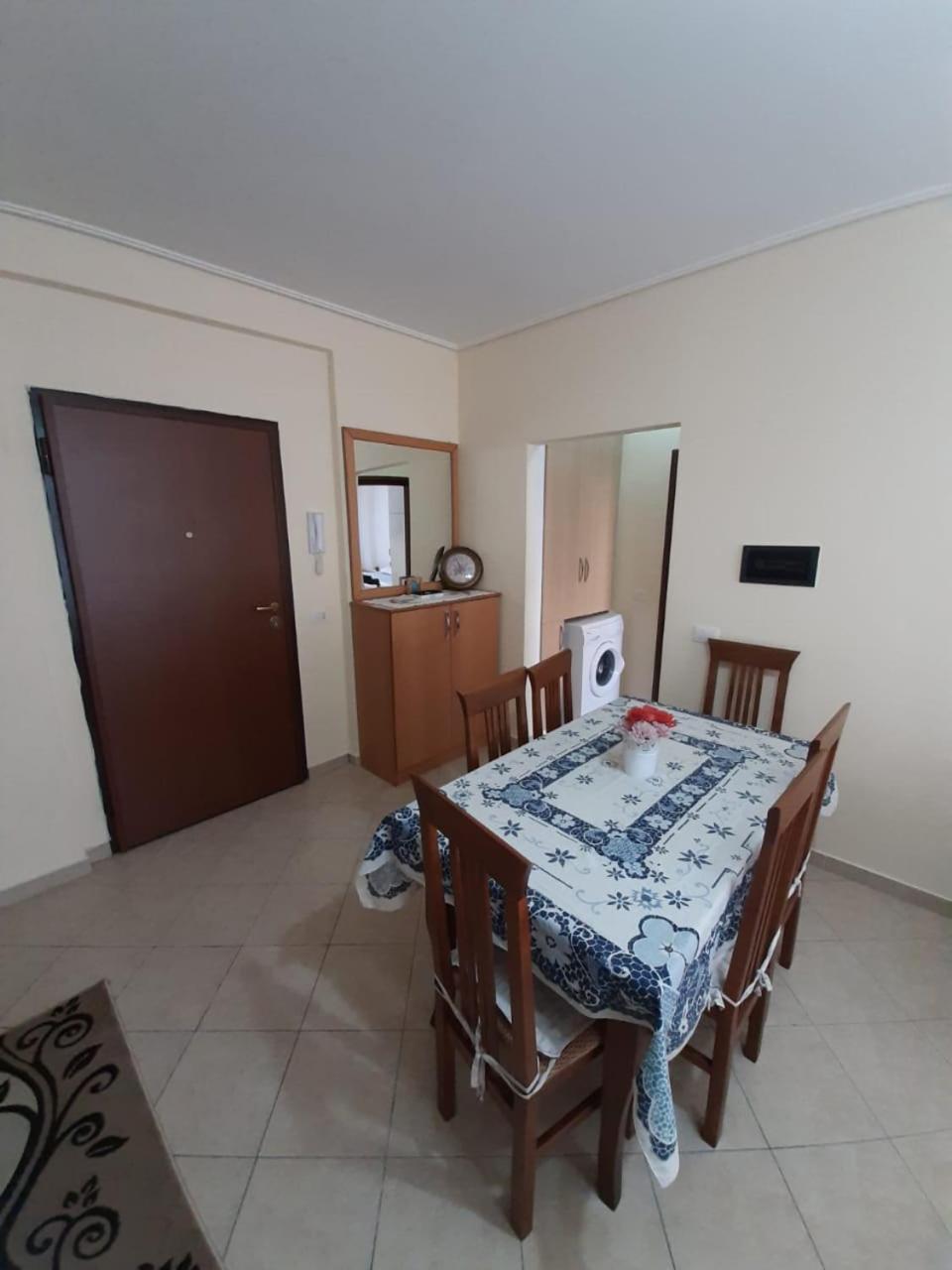 Meni's family apartament