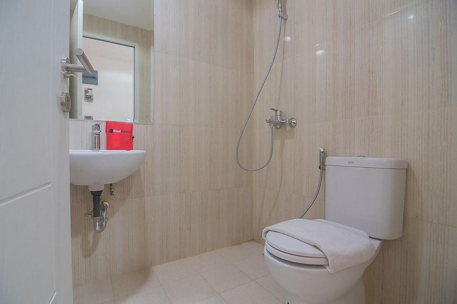 RedDoorz Apartment @ Sentul Tower