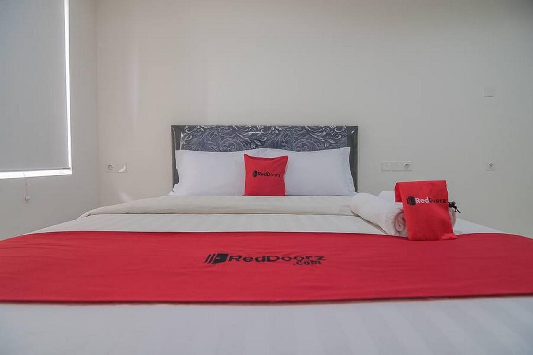 RedDoorz Apartment @ Sentul Tower