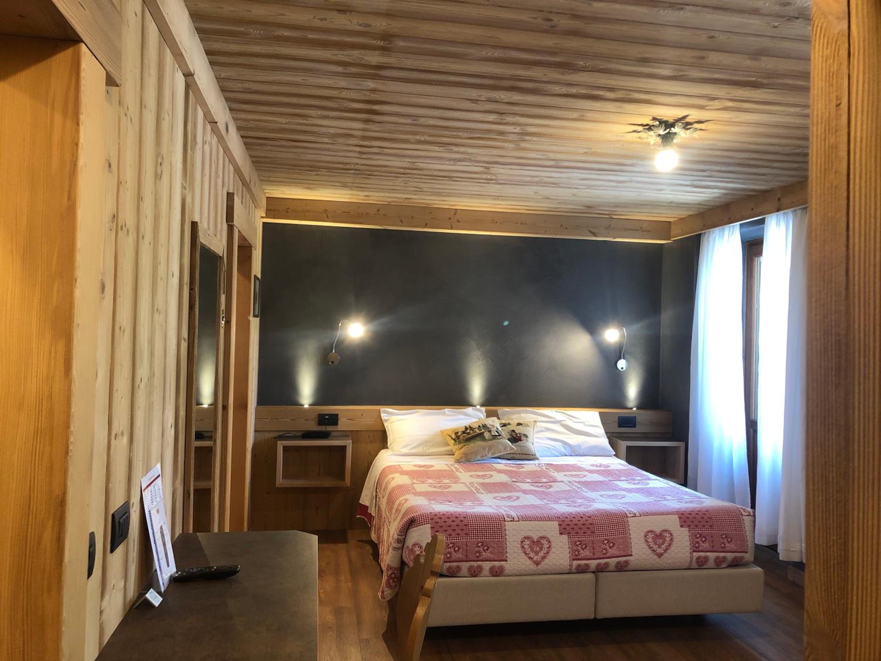 Photo 33