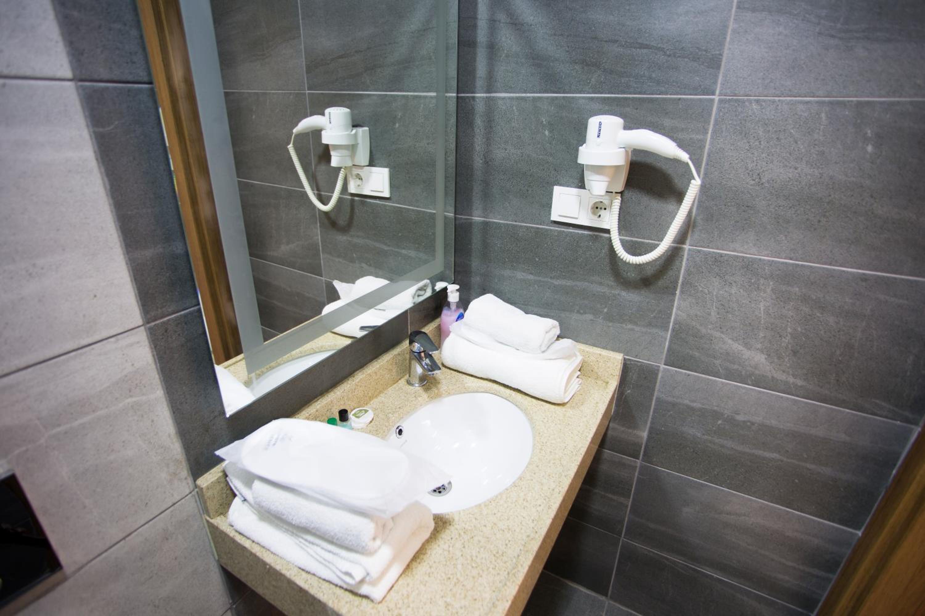 T-Square Residence - Image 15