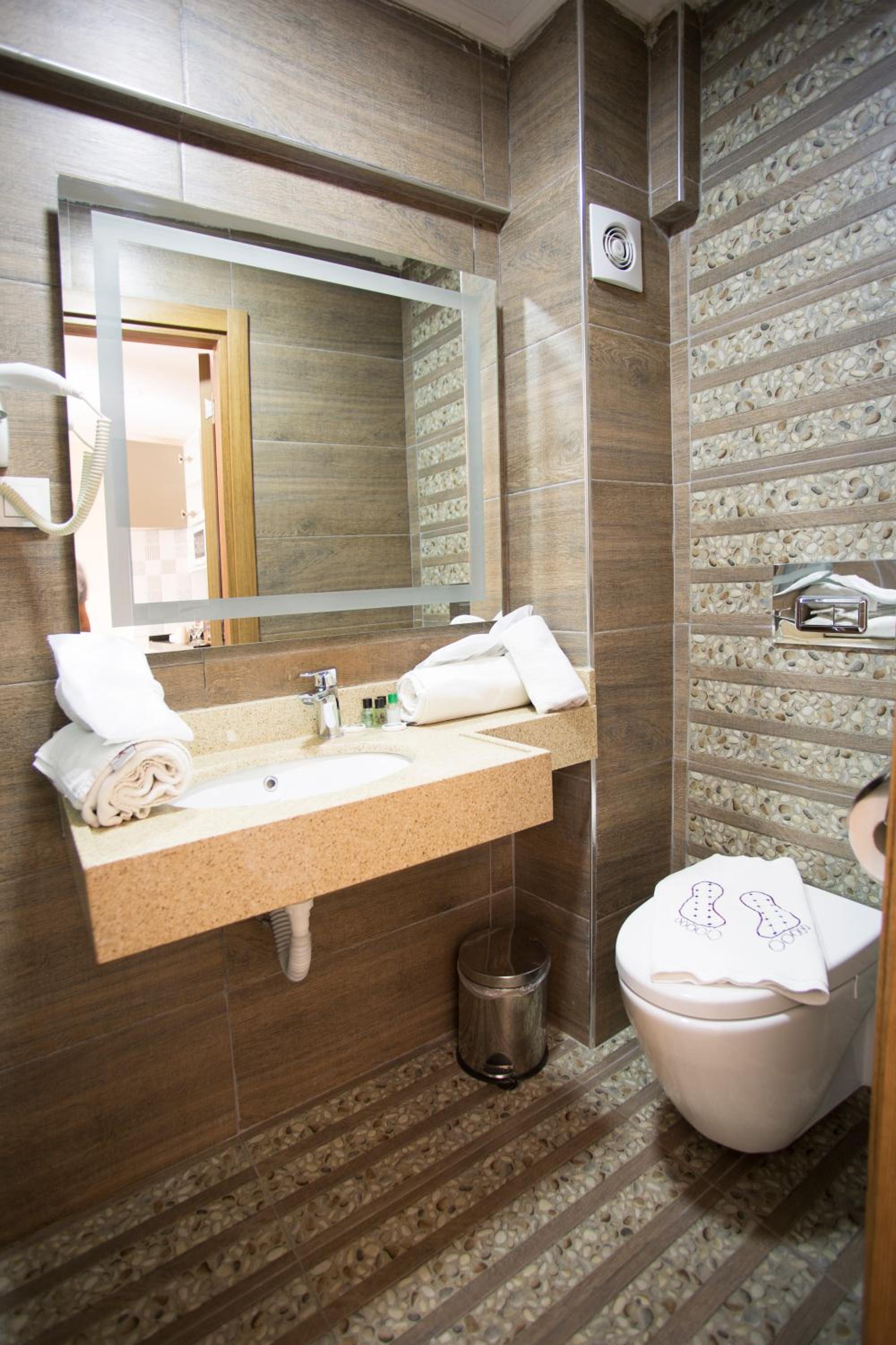 T-Square Residence - Image 12