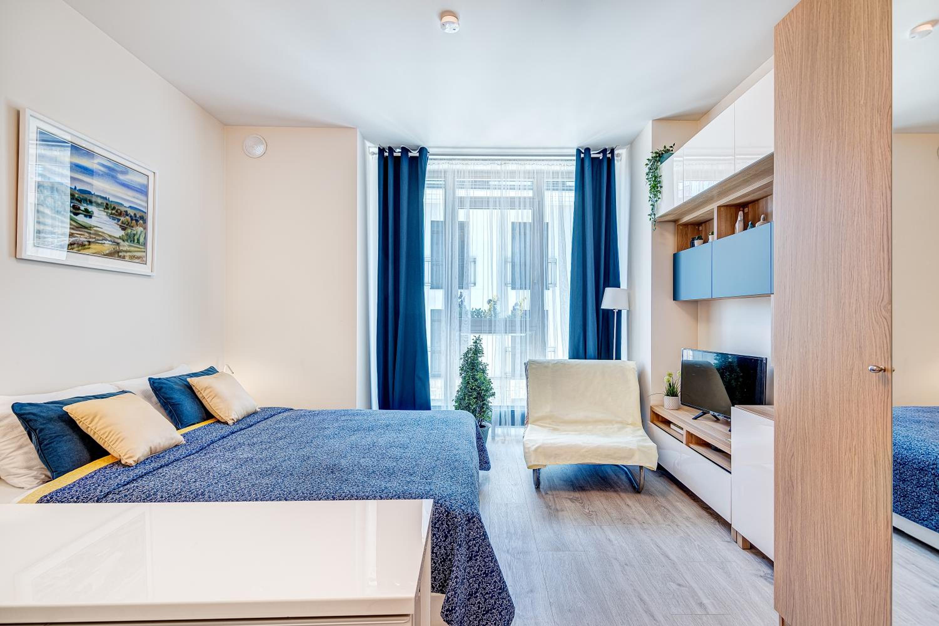 HaPPy INN Studio Historic center, Self check-in, AC, Parking in the undergrnd Garage, view 4