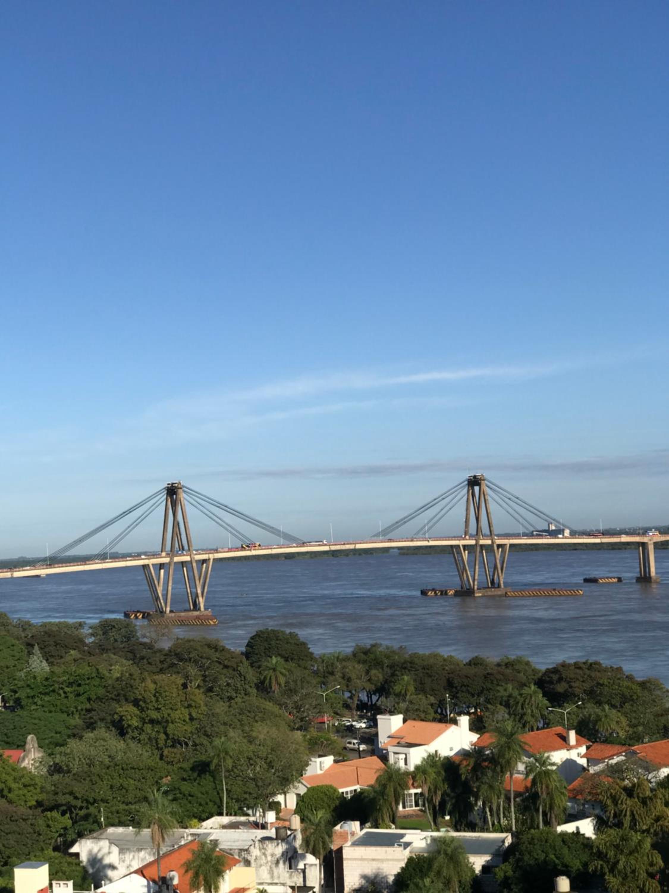 Departamento 2 ambientes sobre el río Paraná Con Cochera