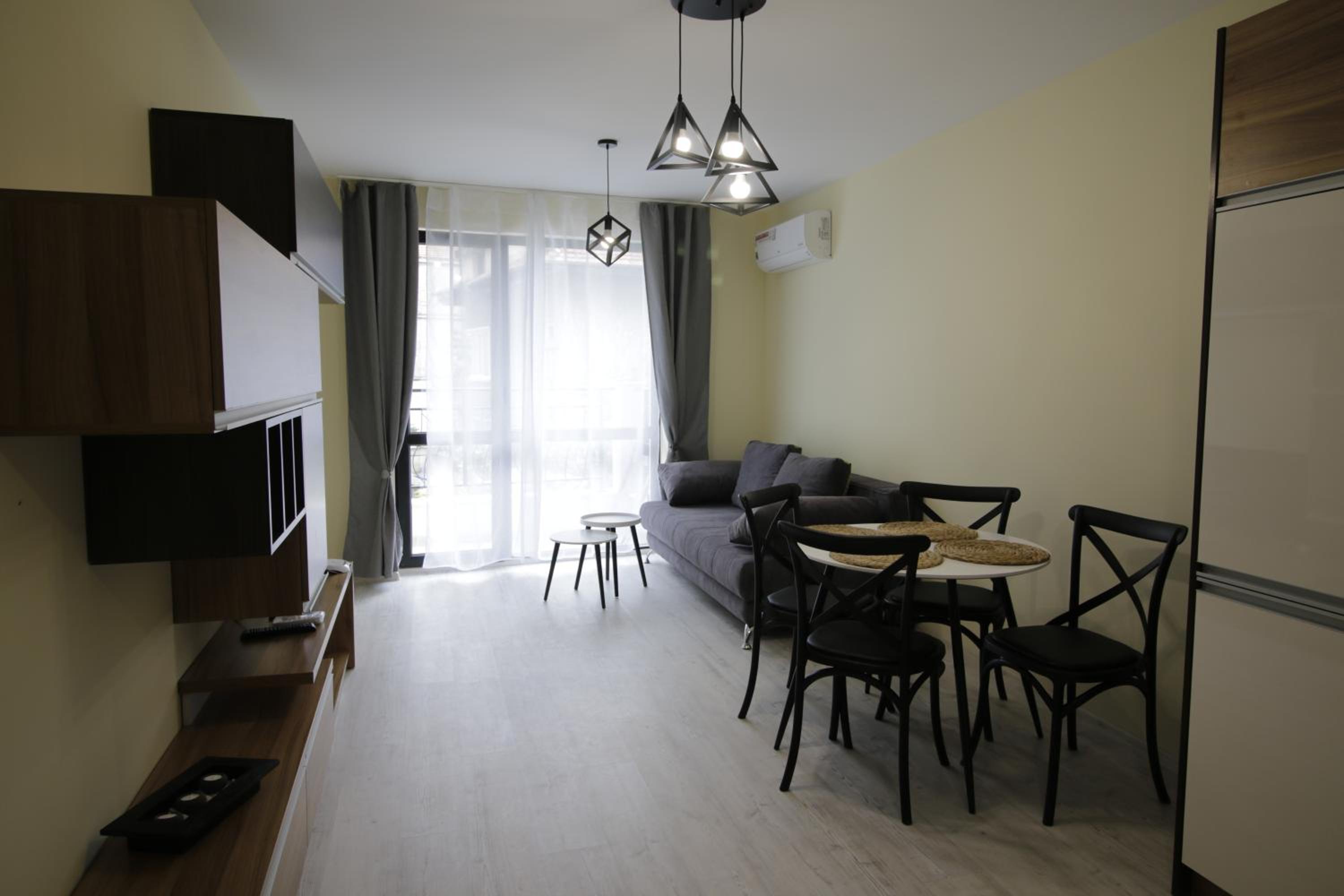 La Familia Apartments