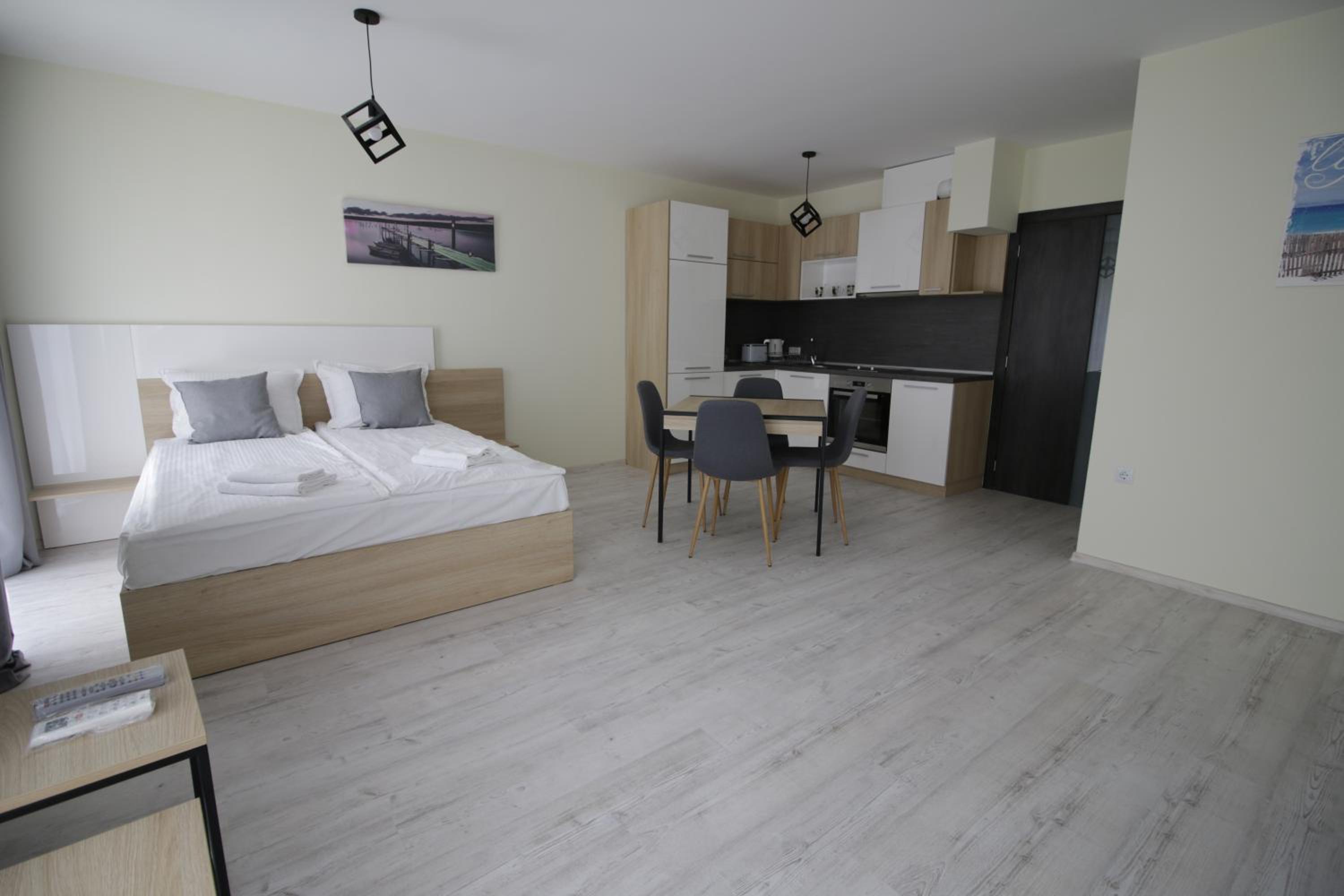 La Familia Apartments
