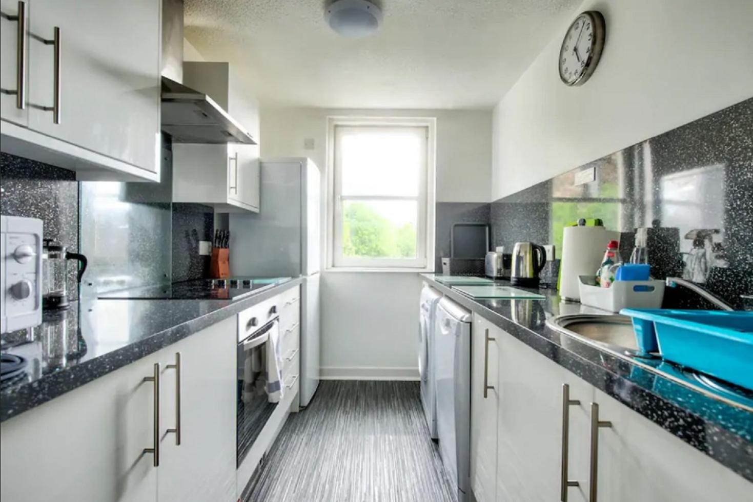 Charming 1 Bed Apartment with Castle View