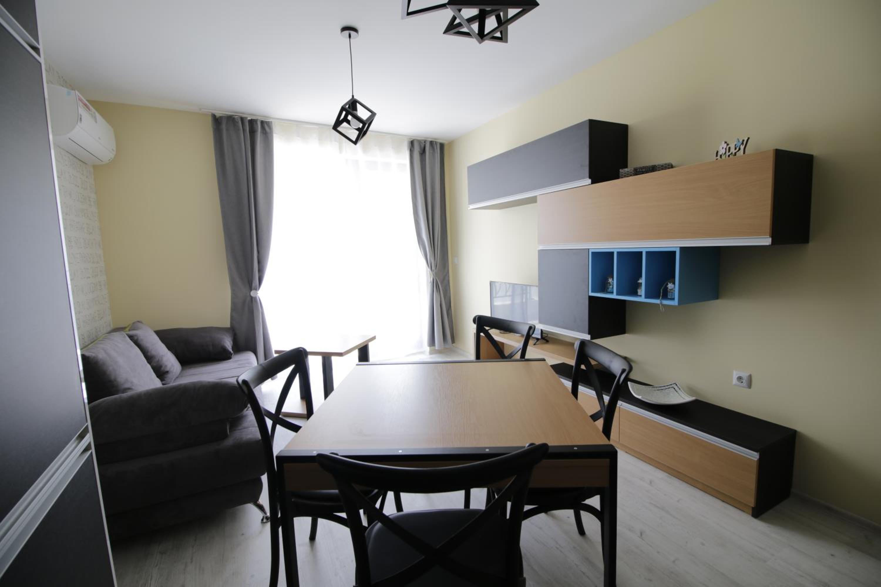 La Familia Apartments