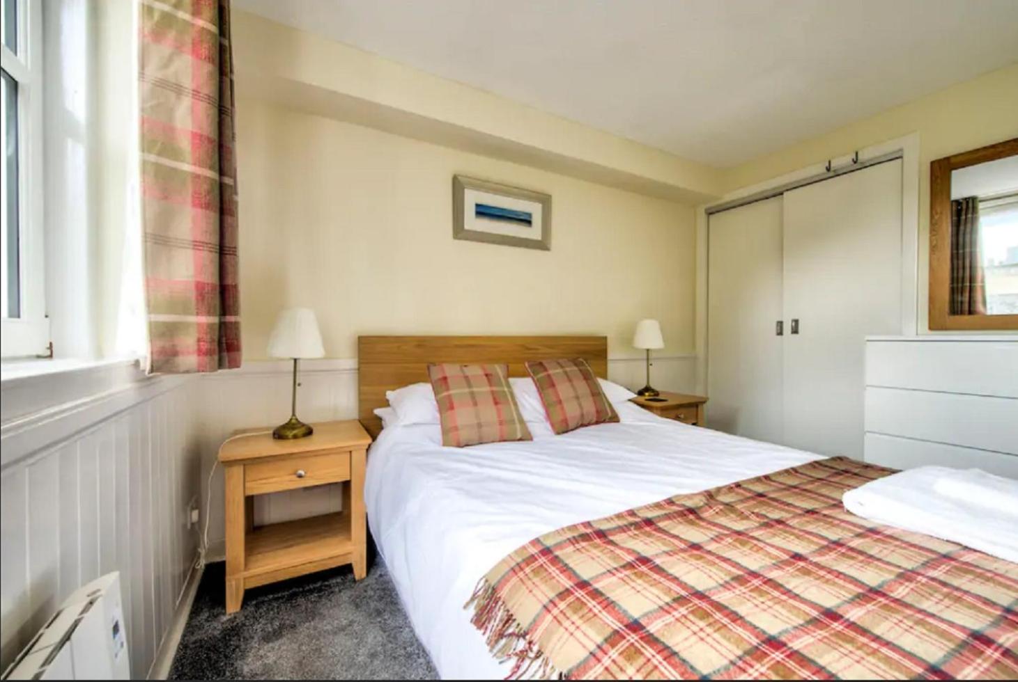 Charming 1 Bed Apartment with Castle View photo 2
