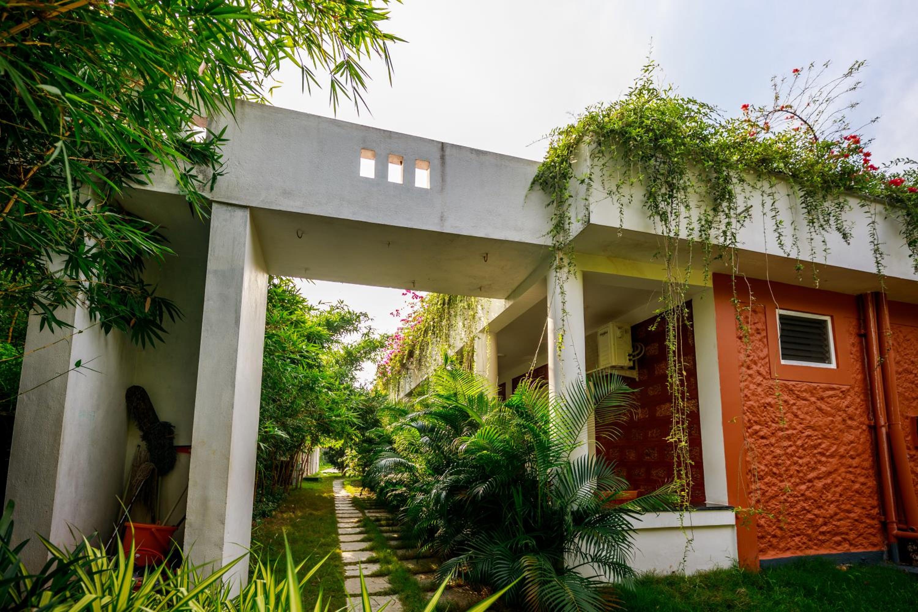 SR Jungle Resort