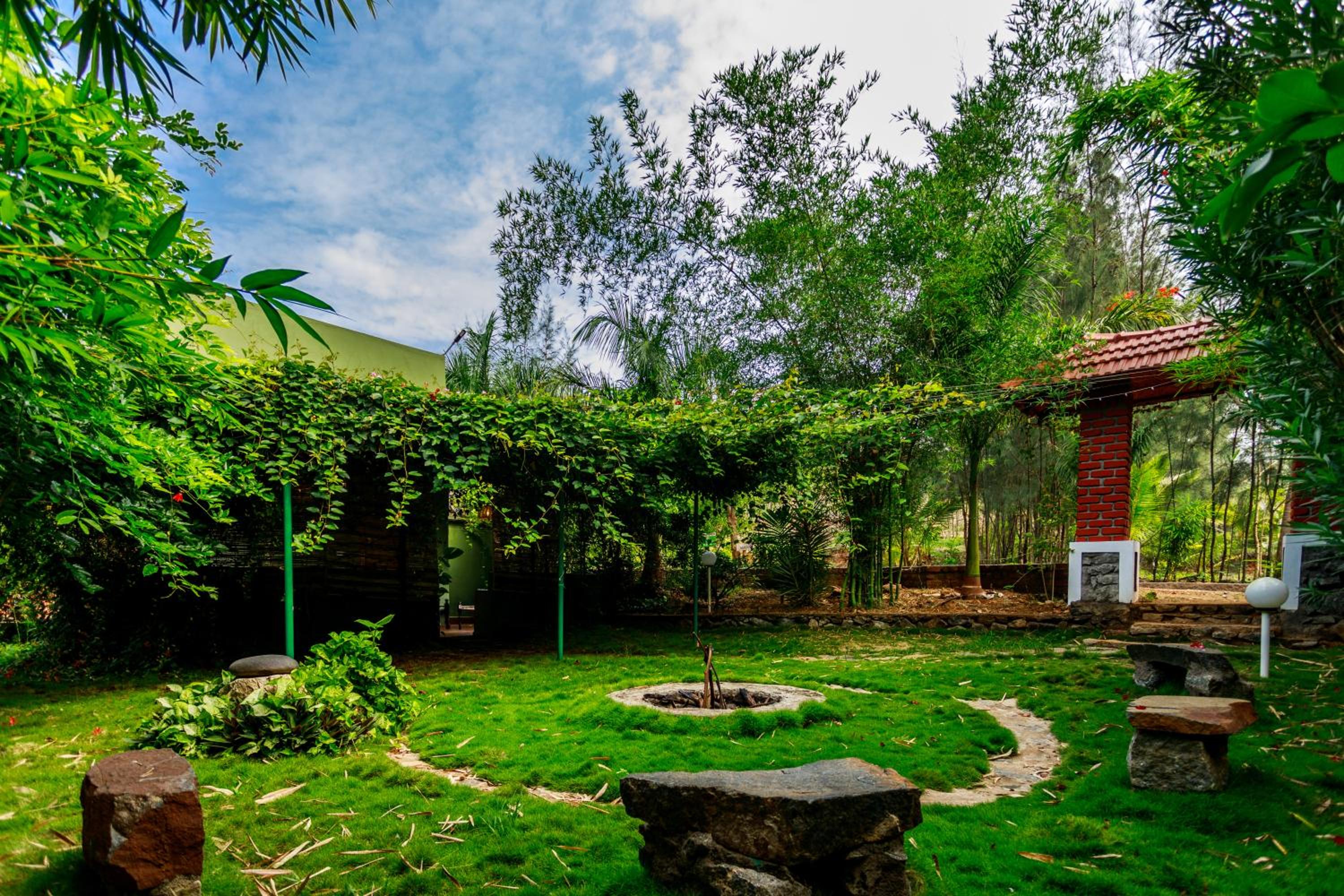 SR Jungle Resort