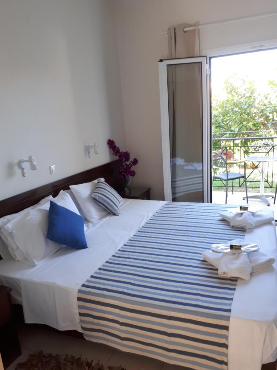Metaxa Apartments