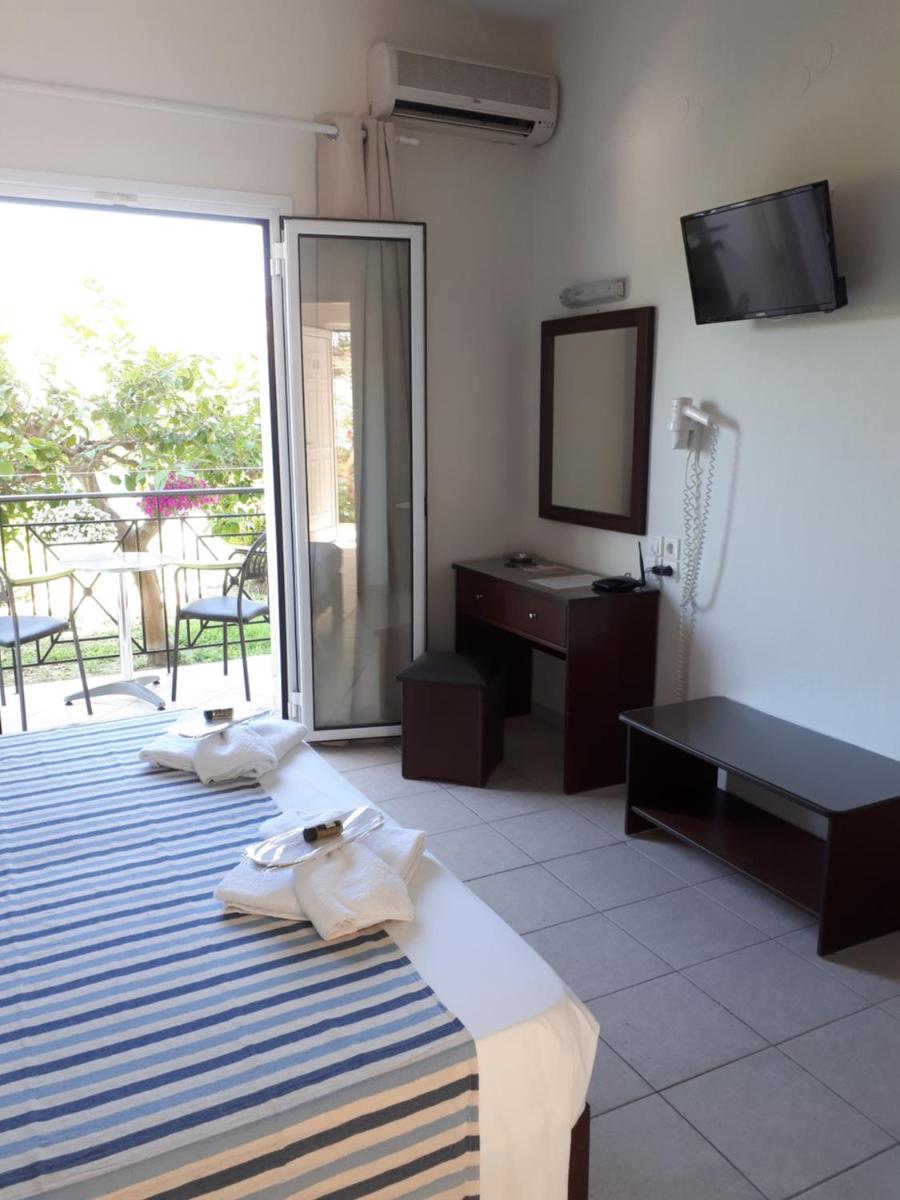 Metaxa Apartments