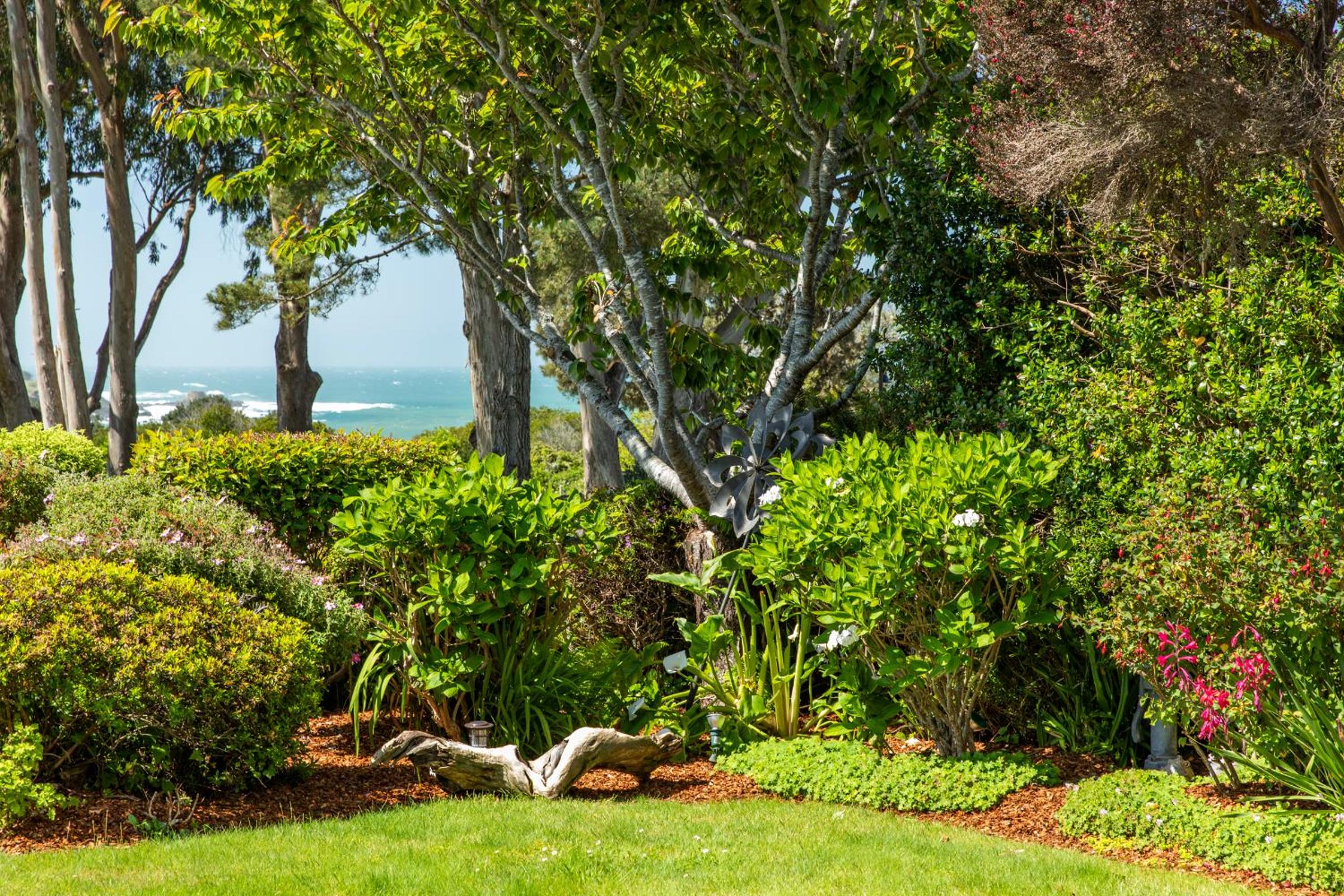Headlands Inn Bed and Breakfast