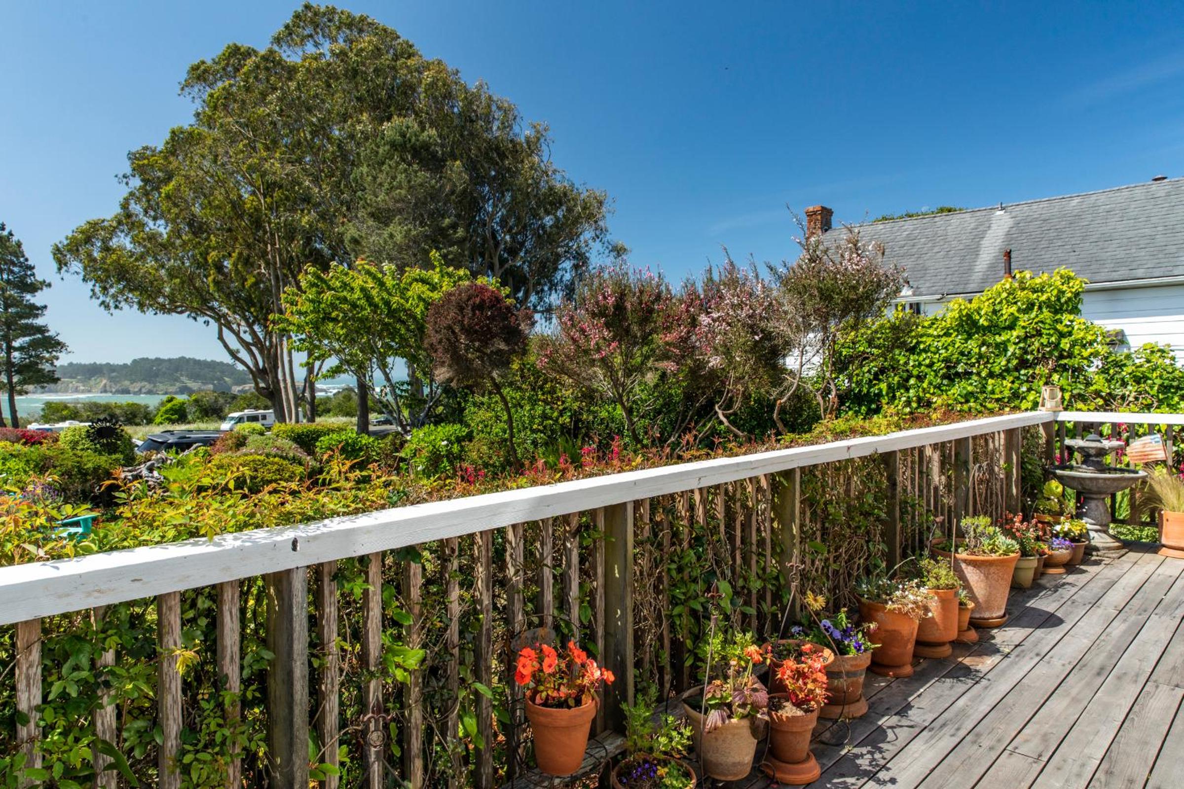 Headlands Inn Bed and Breakfast