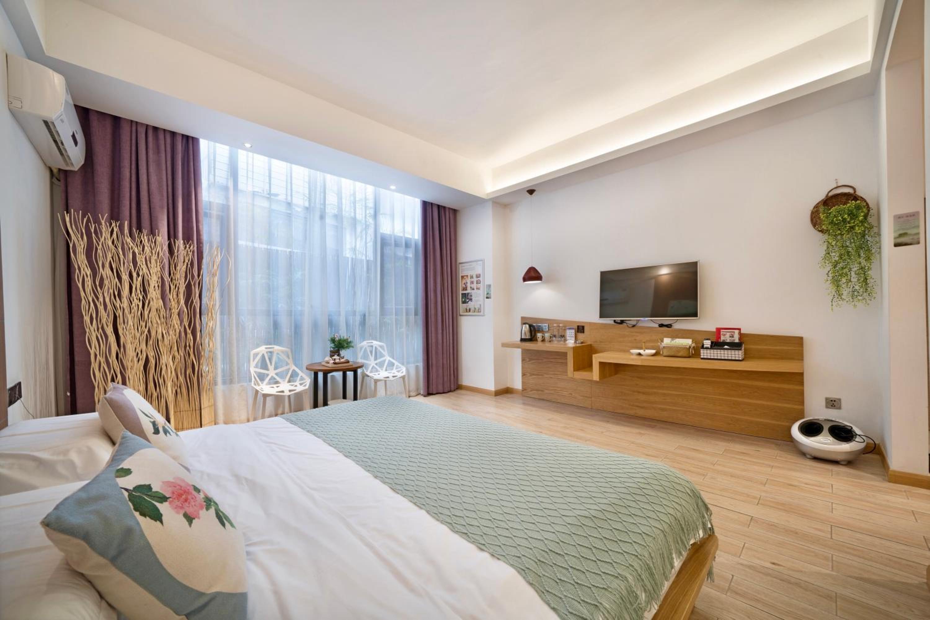 Ancient Street No.5 Youth Chic Hotel