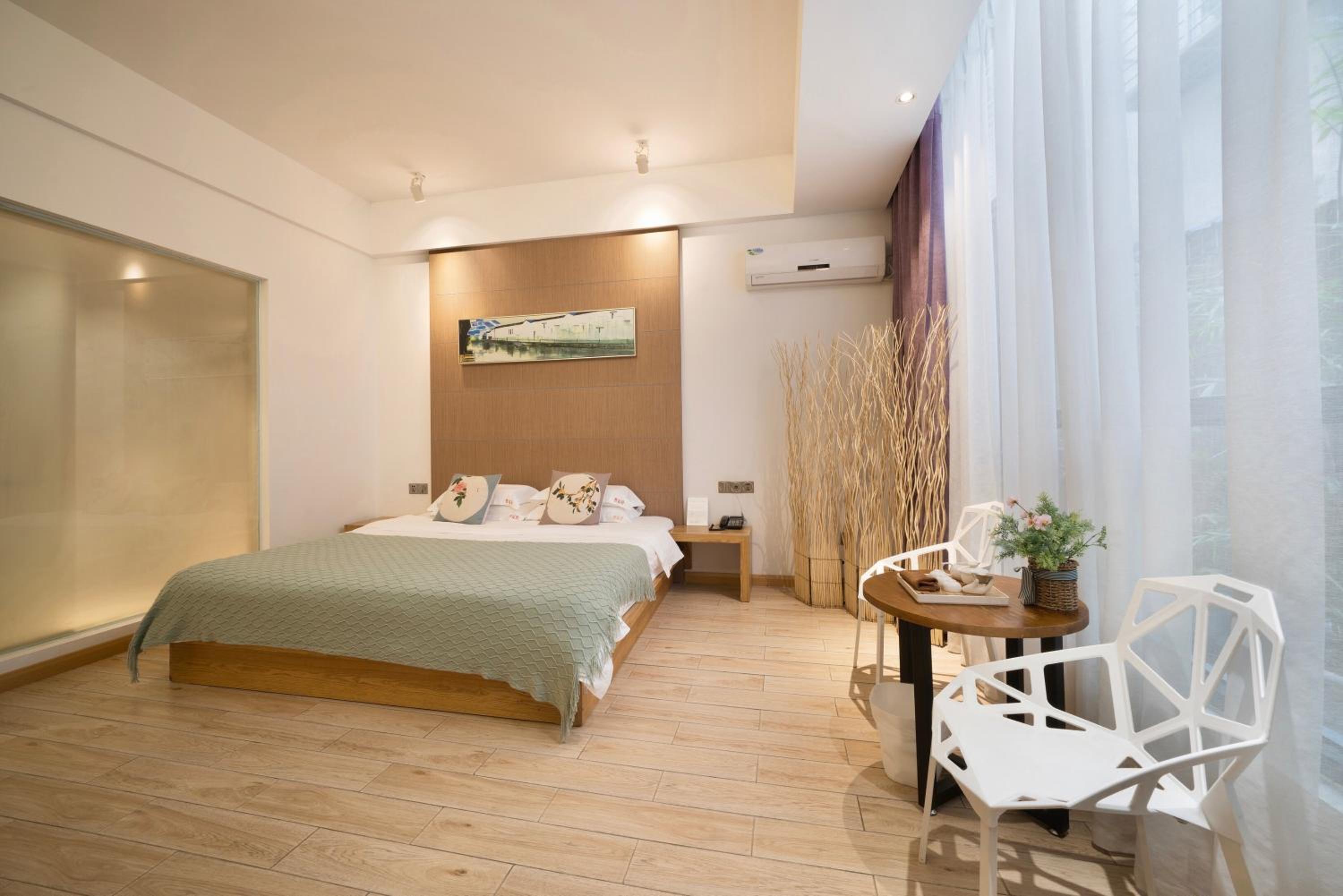 Ancient Street No.5 Youth Chic Hotel