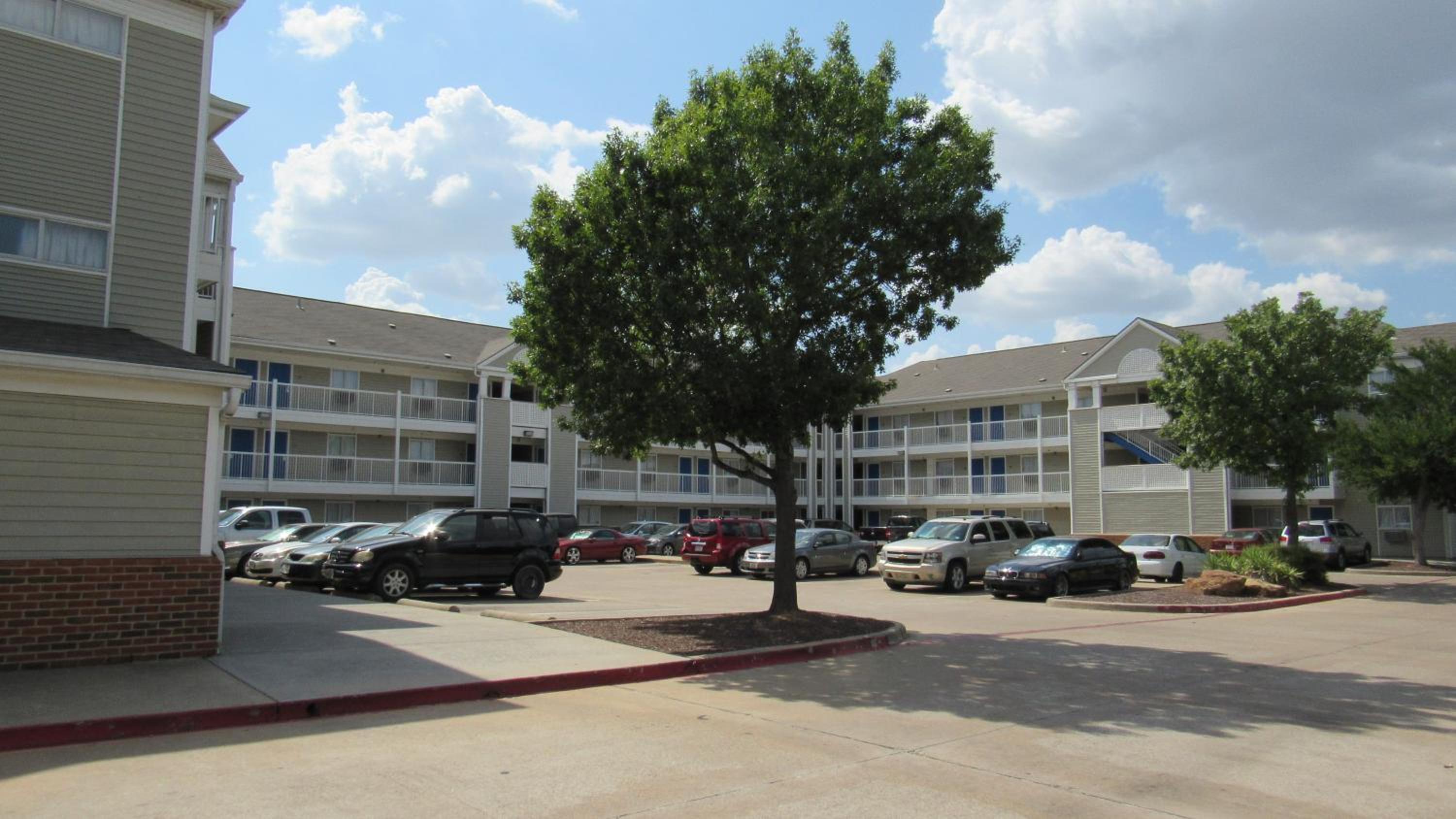 InTown Suites Extended Stay Arlington TX - Six Flags view 4