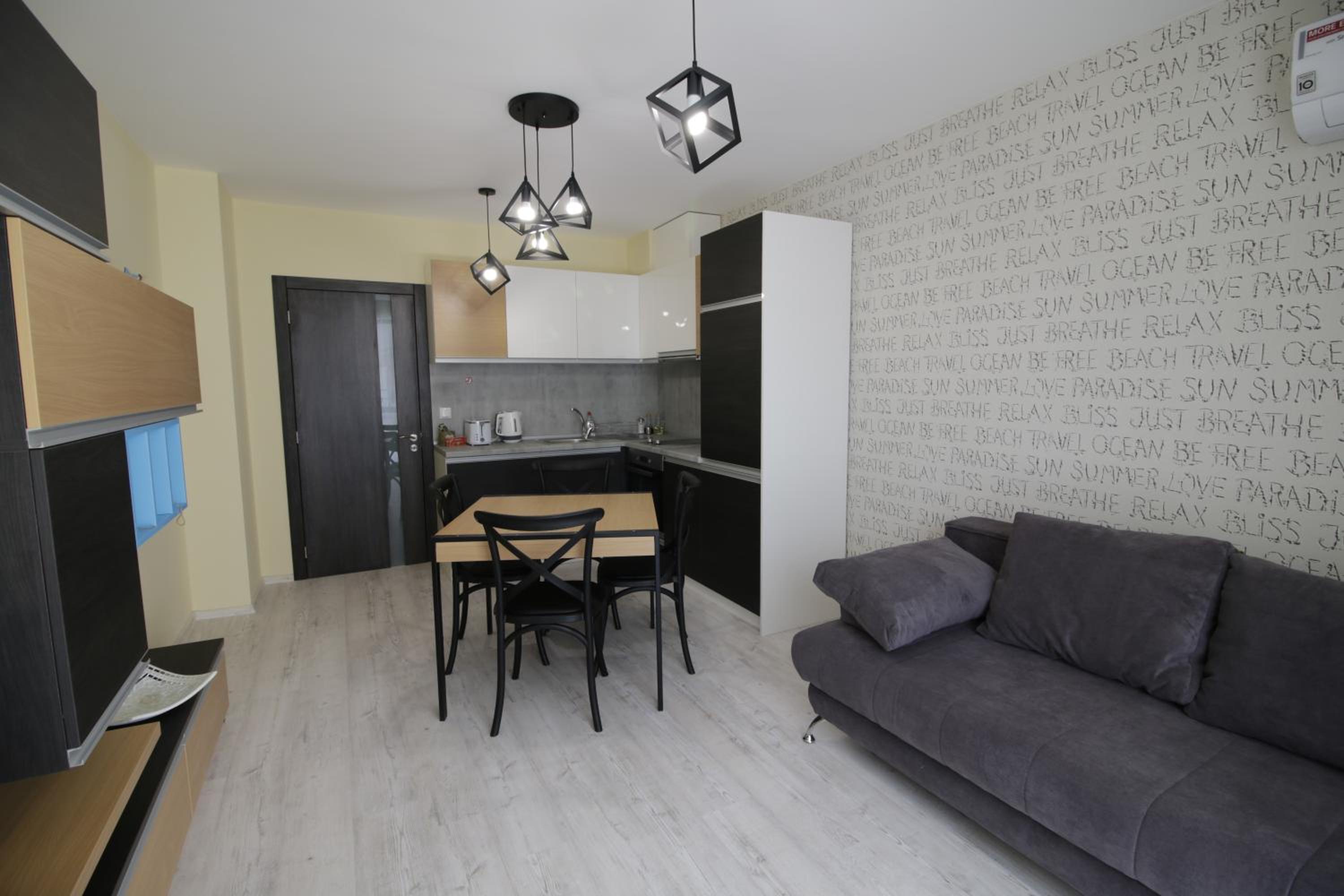 La Familia Apartments