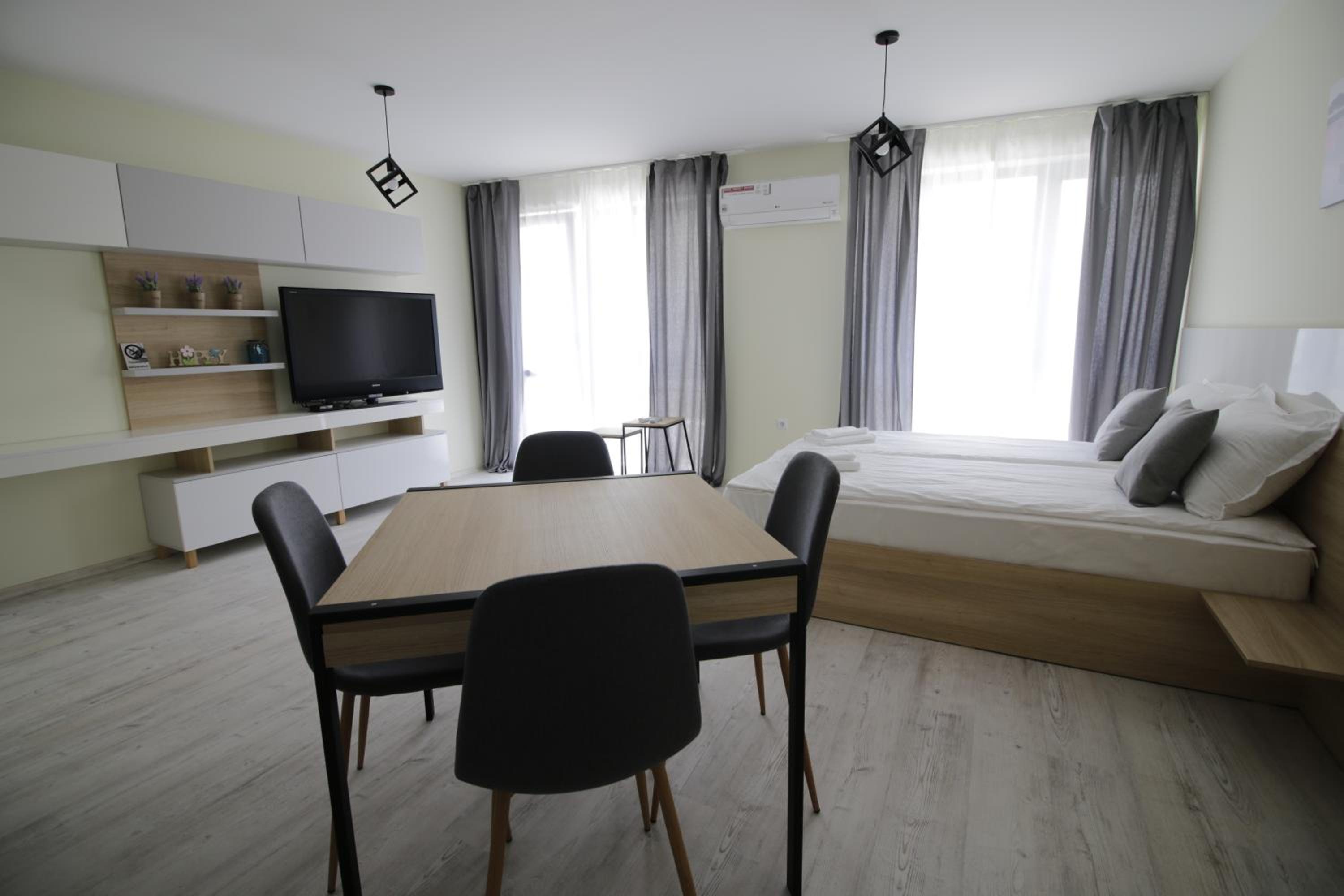 La Familia Apartments