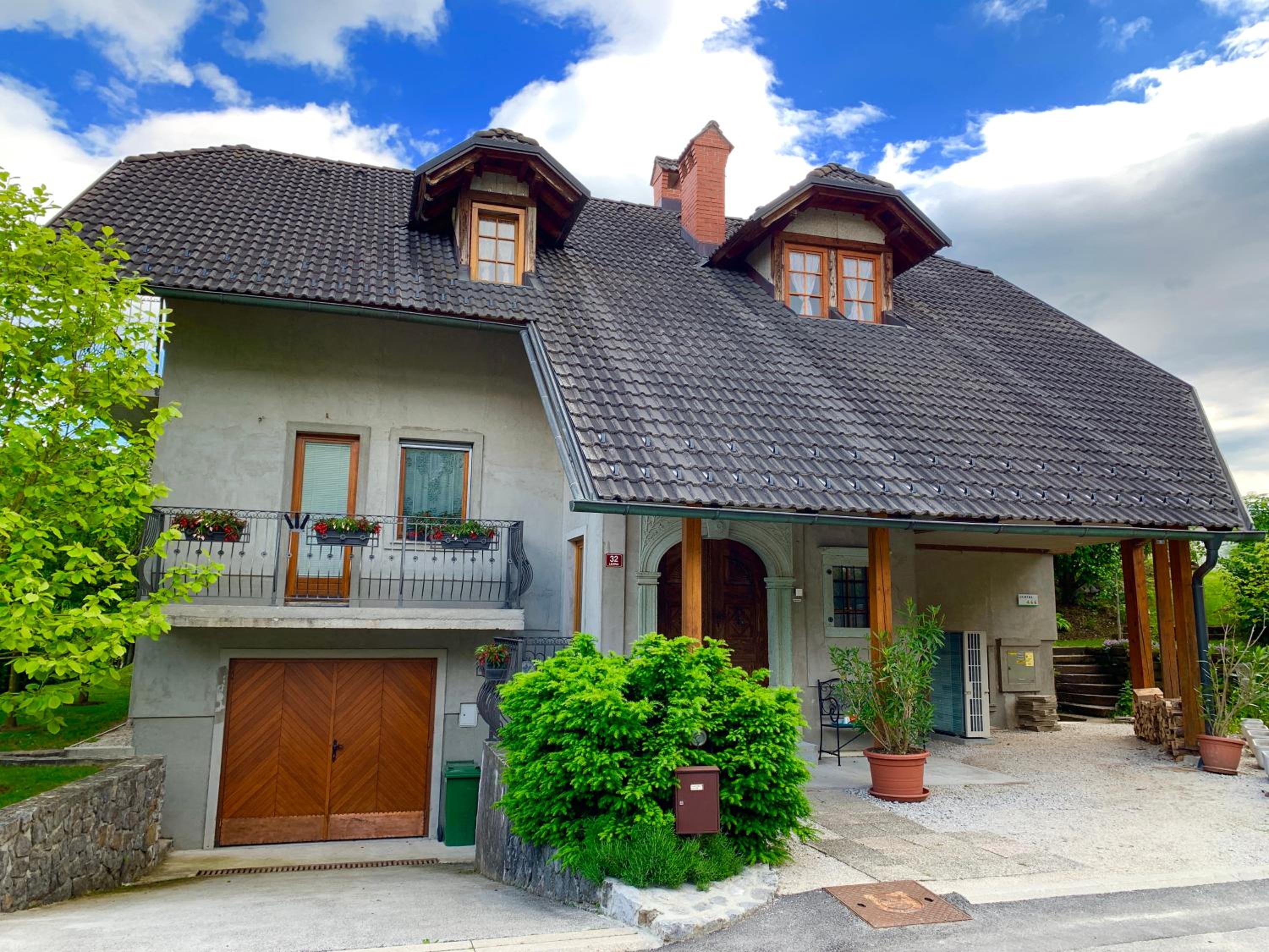 Hotel Status Apartments