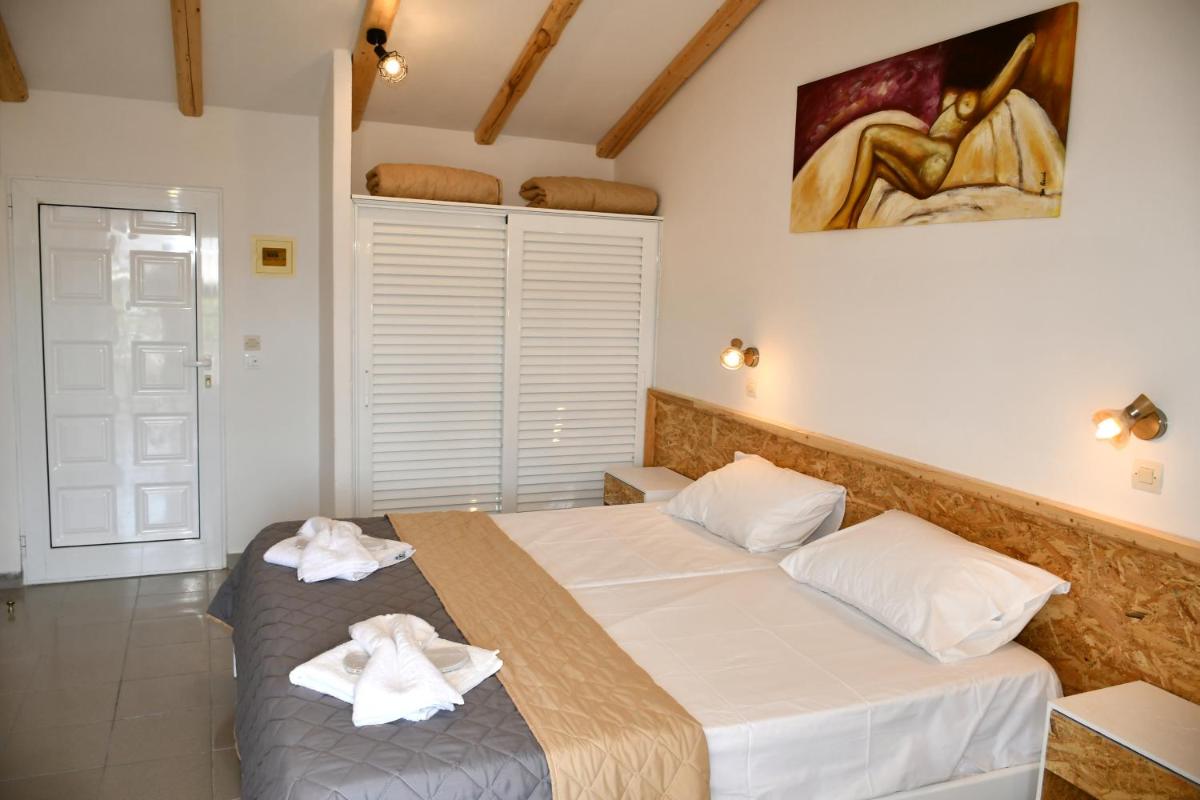 Cavos Beach House
