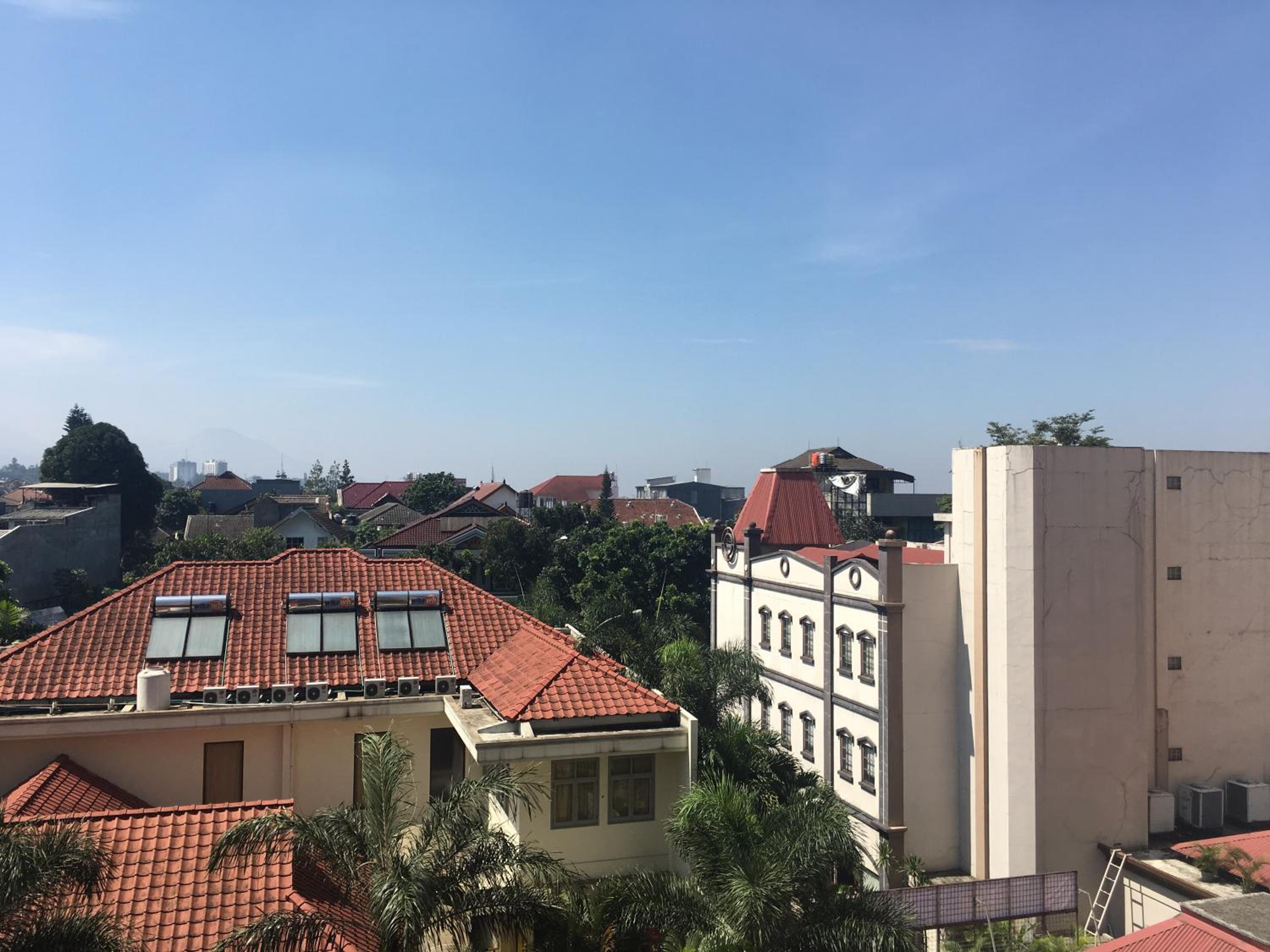 Cozy 2BR Apartment At Majesty Near Maranatha University By Travelio
