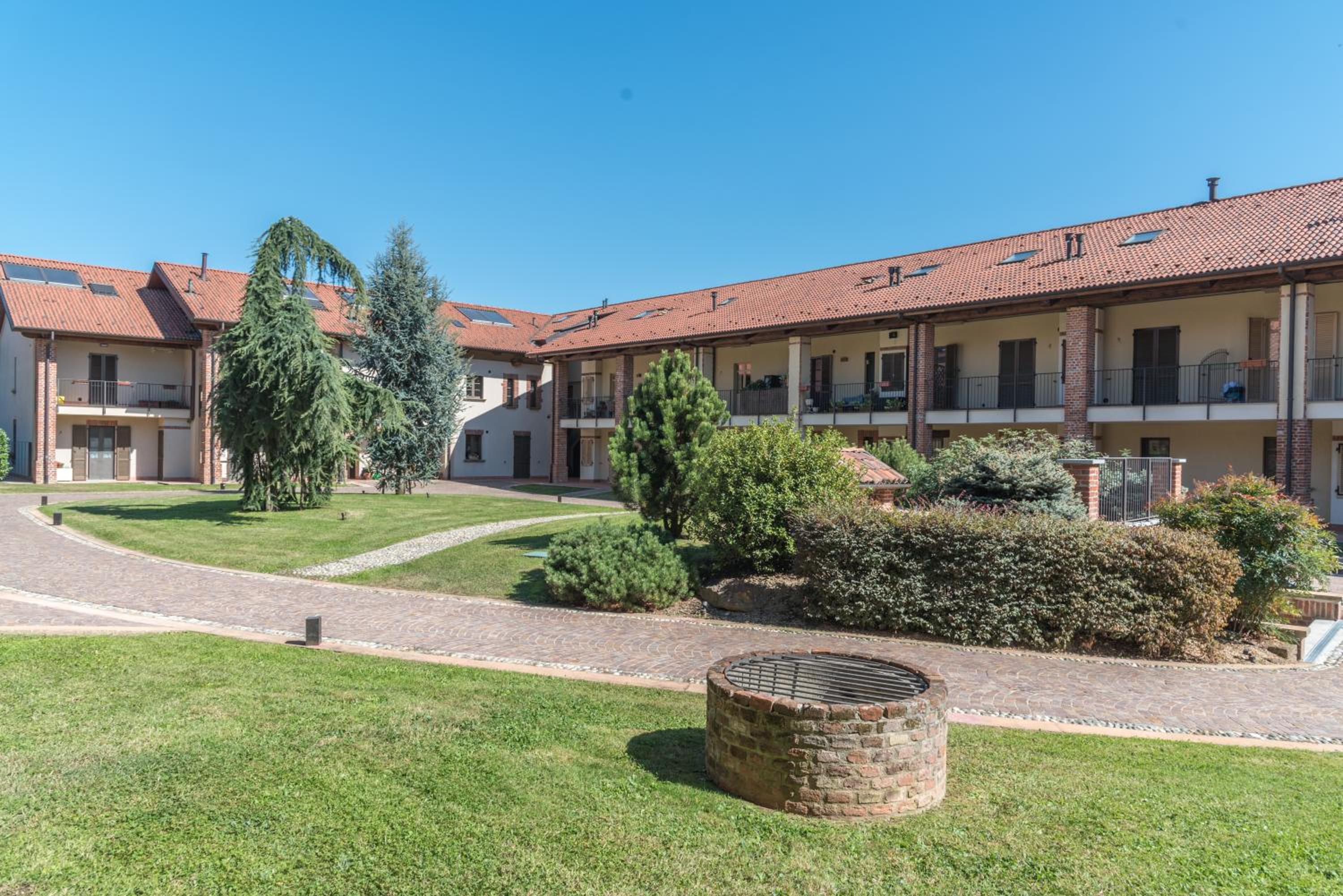 La Pollona 1817 view 2