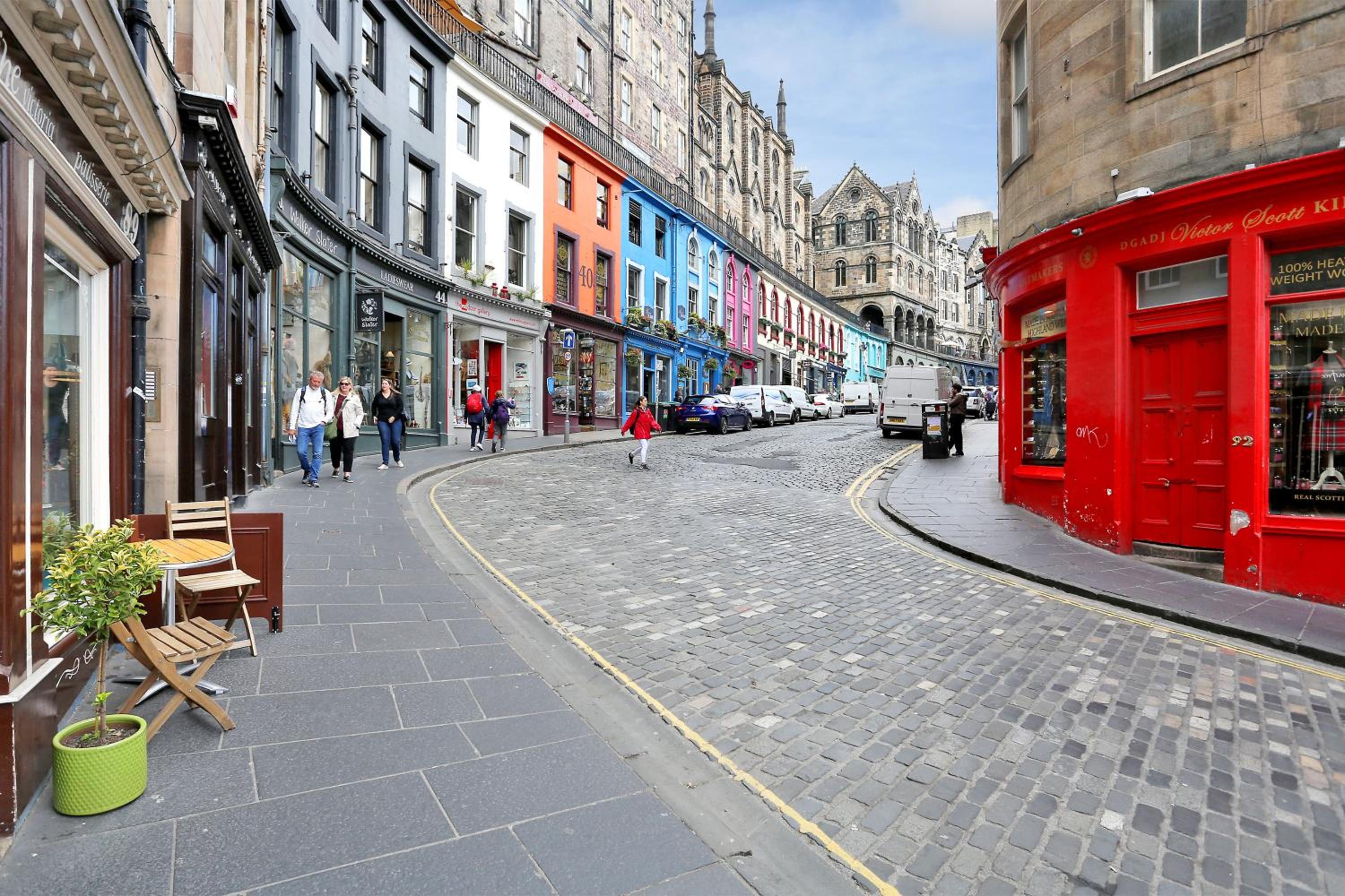 West Bow - Comfy 2 bed on West Bow overlooking Grassmarket view 3