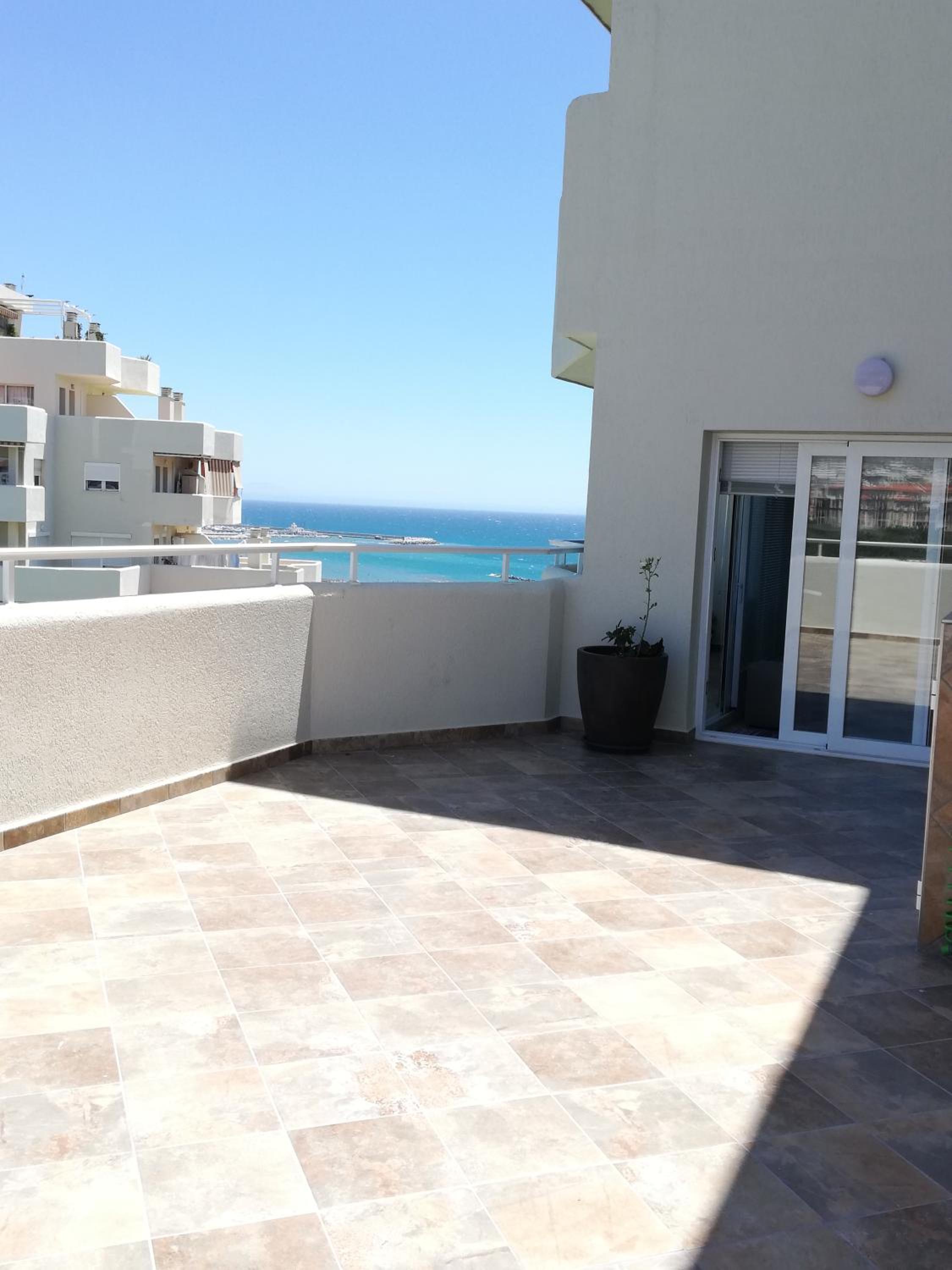 Benalbeach JR Suite