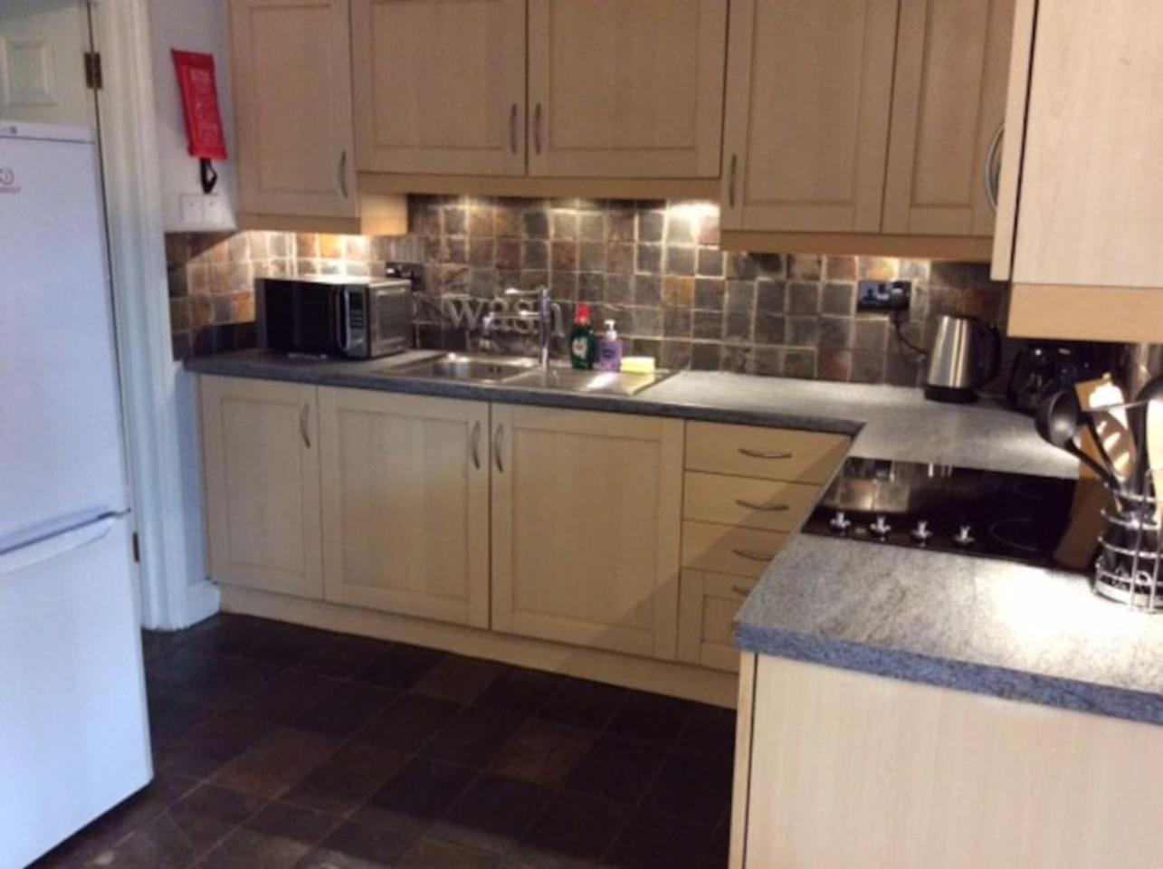 Stansted spacious 2-bed apartment, easy access to Stansted Airport & London view 4