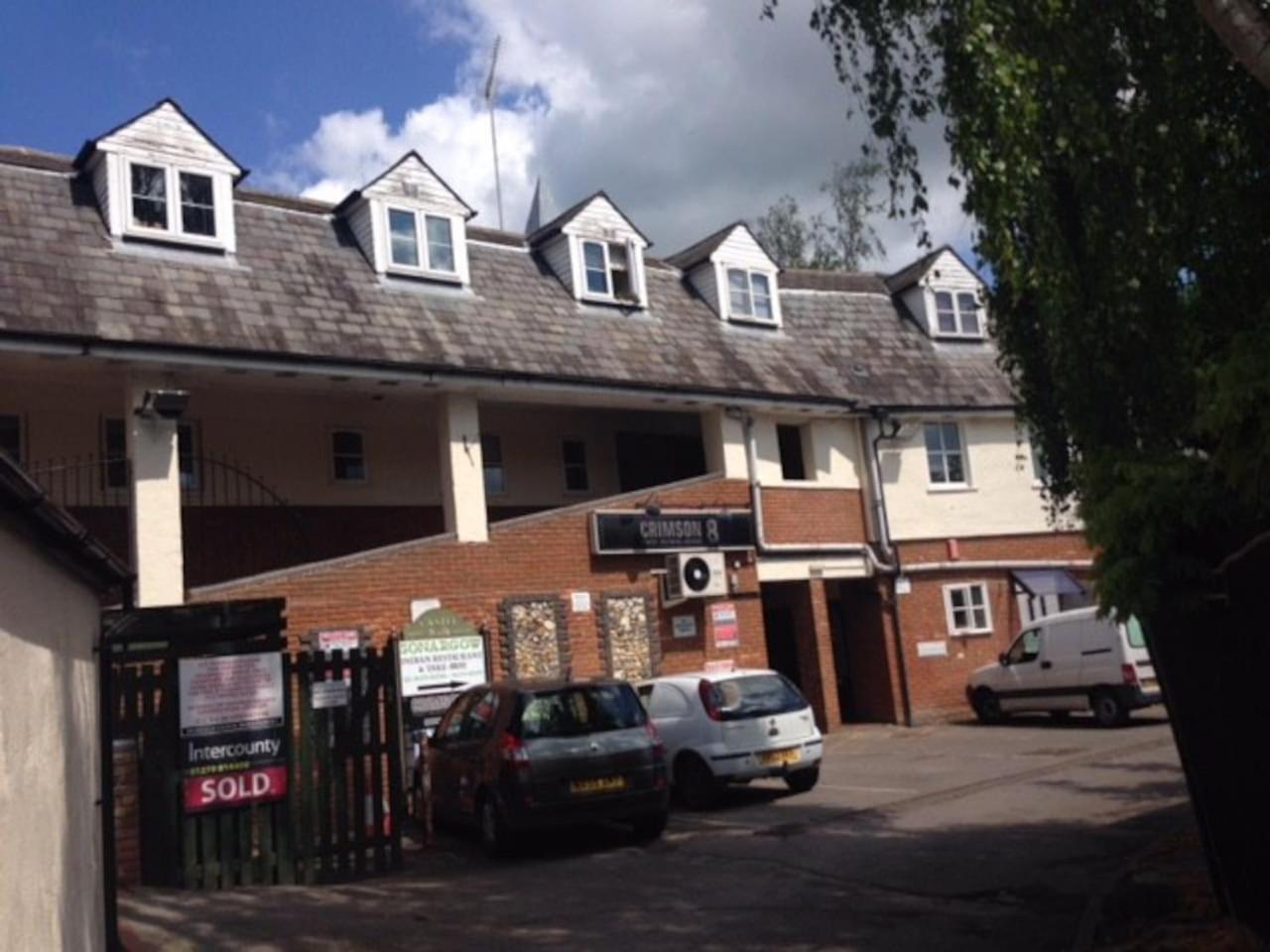 Stansted spacious 2-bed apartment, easy access to Stansted Airport & London