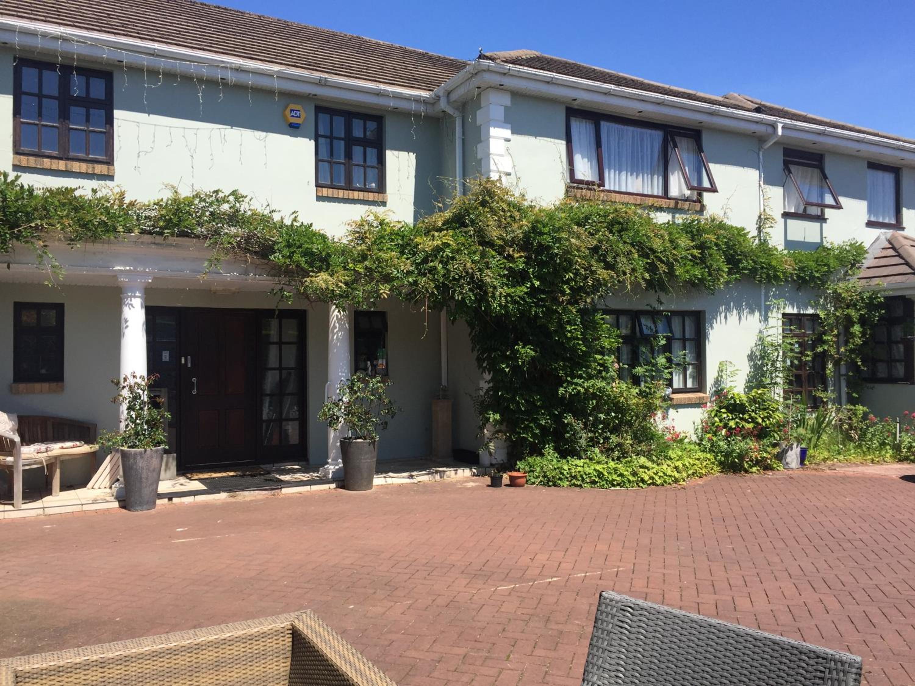 Bridgend Vacations - Parc Lodge Guesthouse - Property Image 1