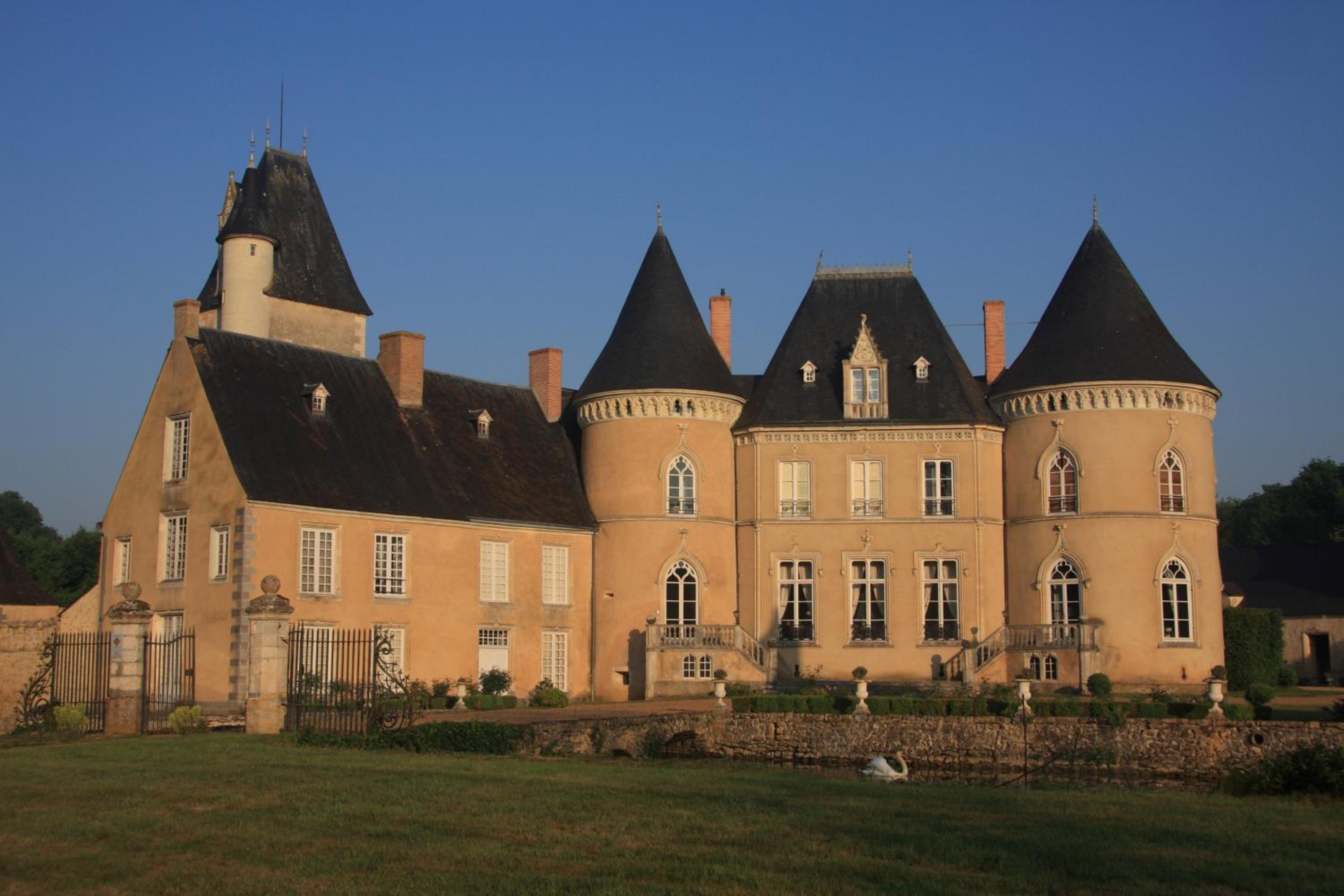 Château de Vaulogé view 2