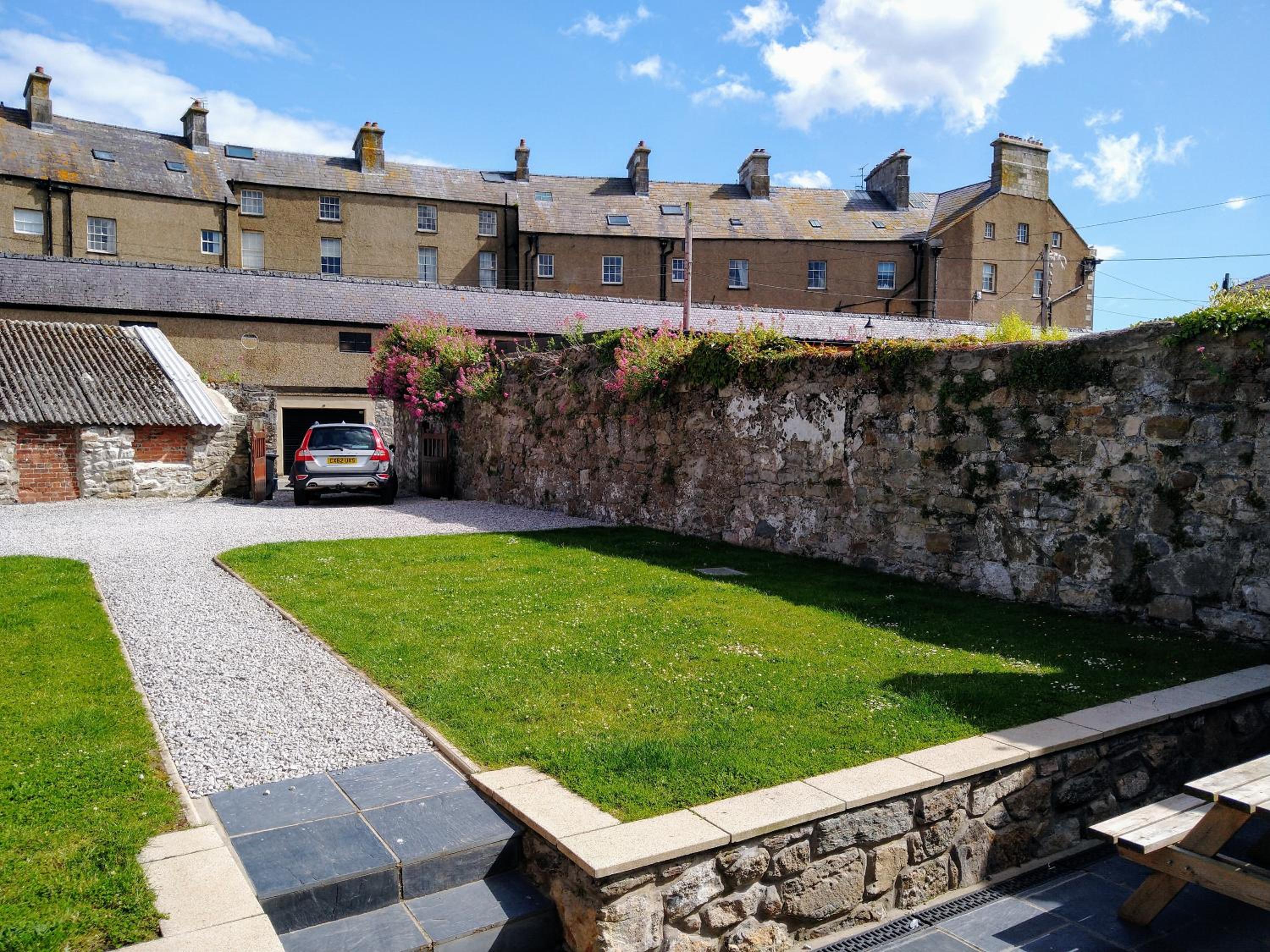 Castle Square Apartments Beaumaris view 5