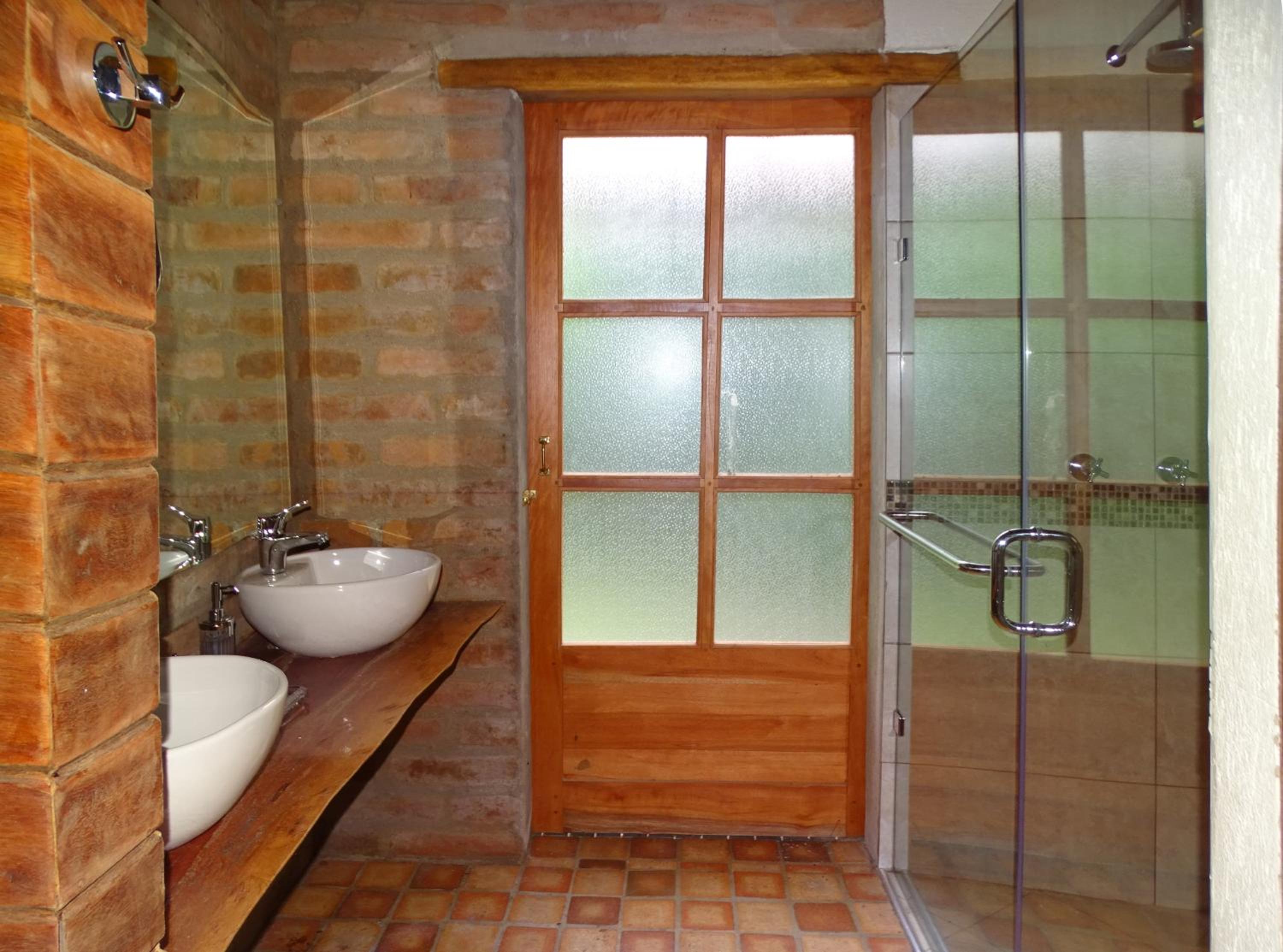Sacha Urco Lodge -Private Cloud Forest Reserve in Mindo- 4x4 recommended March-April